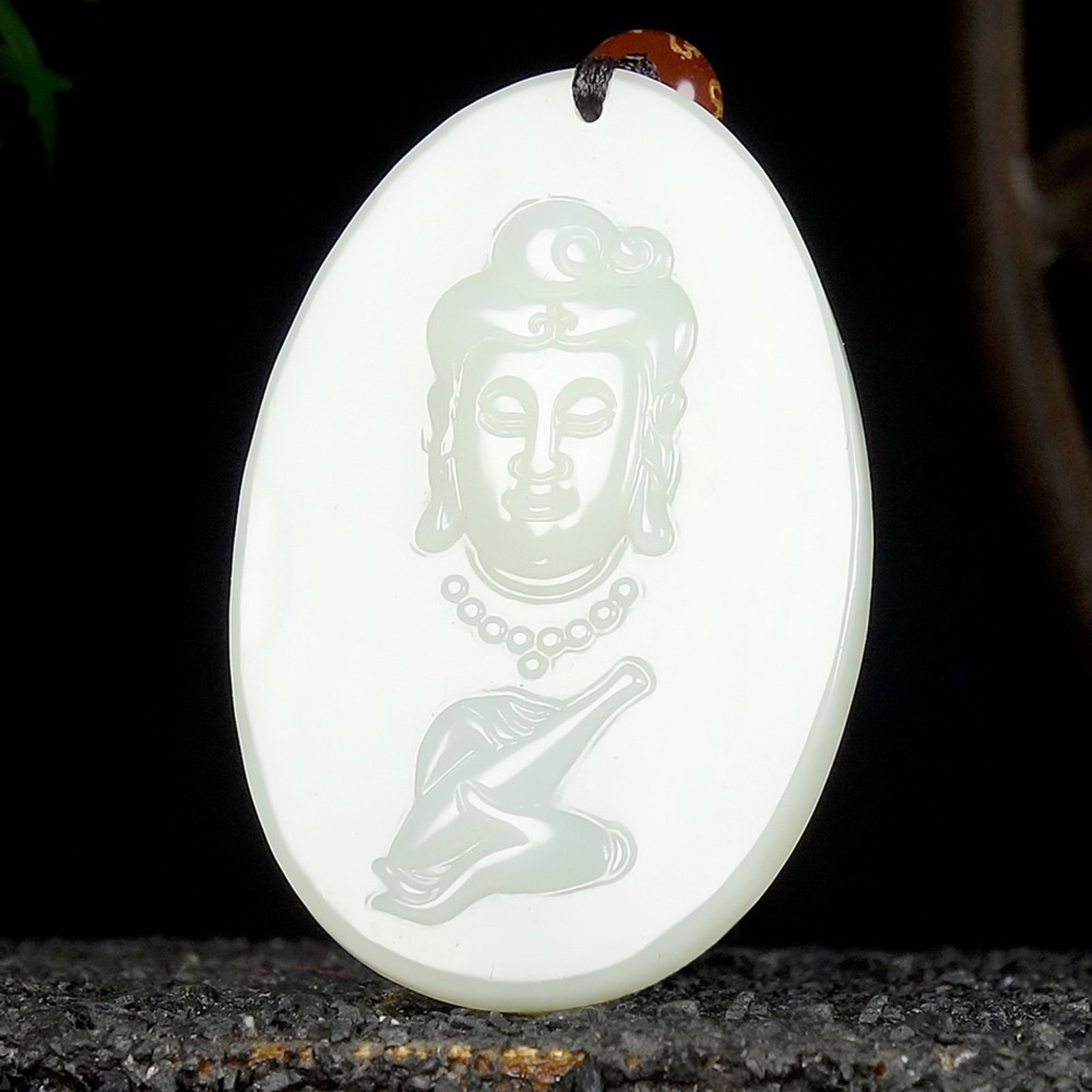 An Exquisite White Jade Statue of Avalokitesvara Pendant: An Exquisite White Jade Statue of Avalokitesvara Pendant,Size:48mmx32mmx8mm 白玉观音像挂件