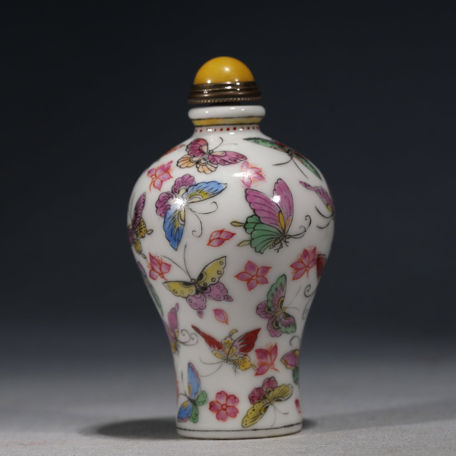 An Exquisite Famille Rose Snuff Bottle With Hundred Butterflies And Lotus Pattern: An Exquisite Famille Rose Snuff Bottle With Hundred Butterflies And Lotus Pattern,China,Qing Dynasty,Four-Character Kangxi Mark,Dimensions:2inx2inx3.3in,粉彩百蝶莲纹
