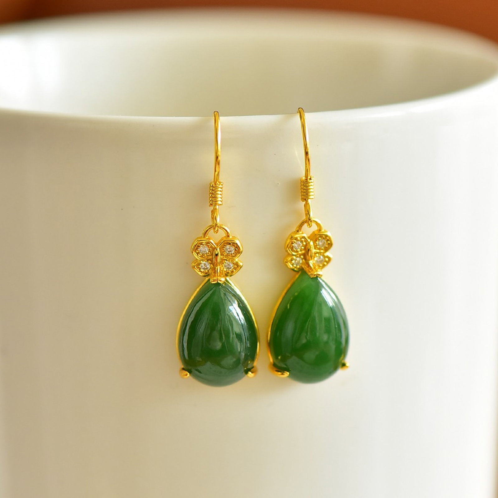 A Pair of Exquisite Sterling Silver-Gold Plated Inlaid Jasper Earrings,Inlaid Diamond: A Pair of Exquisite Sterling Silver-Gold Plated Inlaid Jasper Earrings,Inlaid Diamond,Size:10mmx14mm 一对纯银镀金镶碧玉耳环,嵌&#