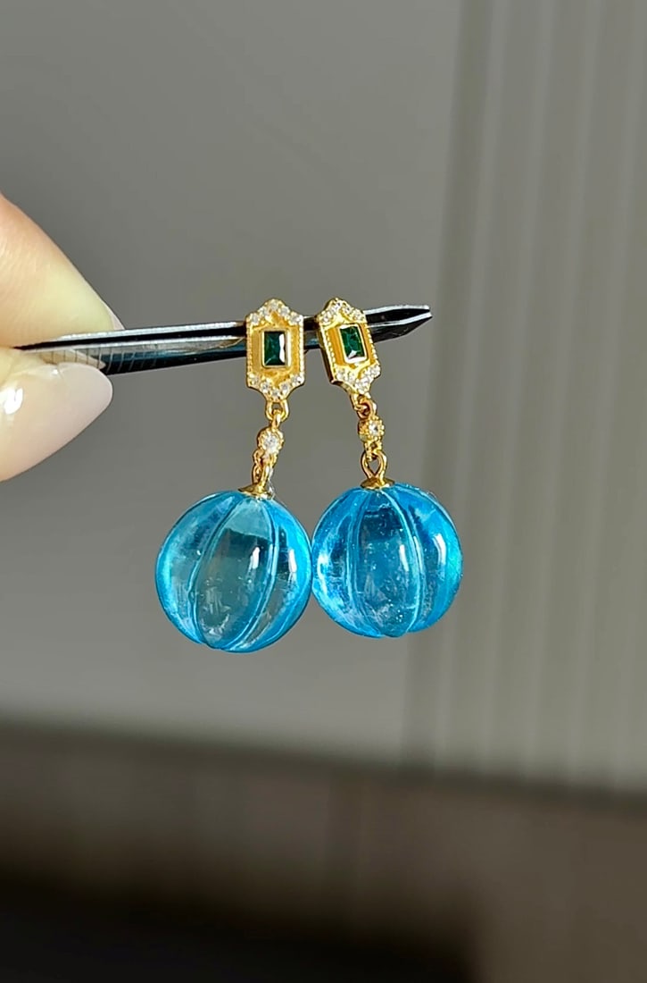 A Pair of Exquisite Sterling Silver-Gold Plated Inlaid Aquamarine Earrings , Inlaid Diamonds: A Pair of Exquisite Sterling Silver-Gold Plated Inlaid Aquamarine Earrings,Inlaid Diamonds,Size:14.5mm,Weight:8.3g 一对纯银镀金镶海蓝宝ň