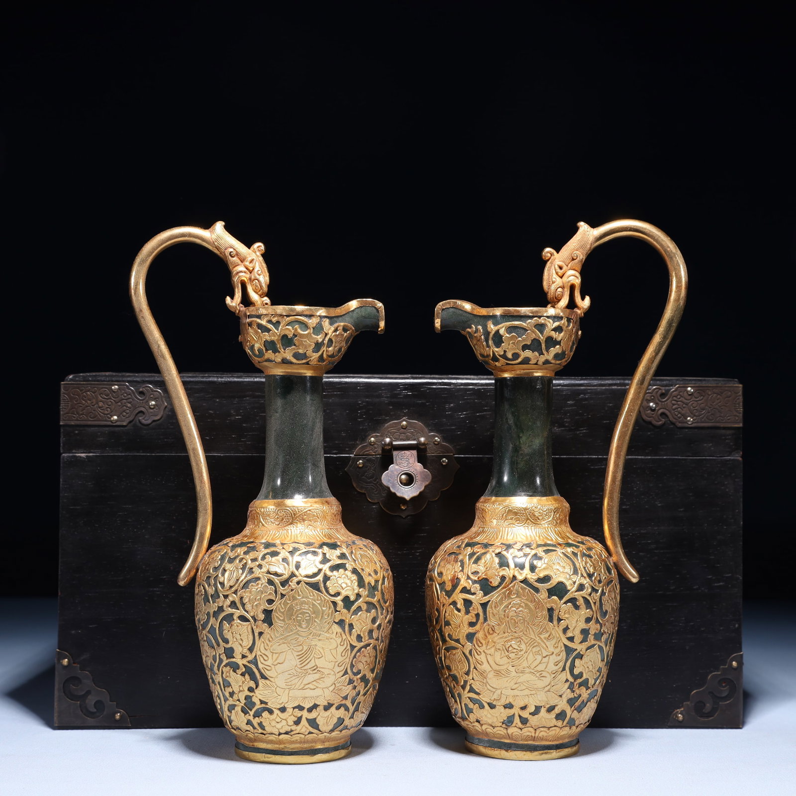 A Pair of Exquisite Jasper Cover with Gold Figure Pattern Ewers: A Pair of Exquisite Jasper Cover with Gold Figure Pattern Ewers,Qing Dynasty,China,Size:3.1inx2.4inx9.4in,(Box)12.6inx6.3in,Weight:1400g 一对碧玉包金人物