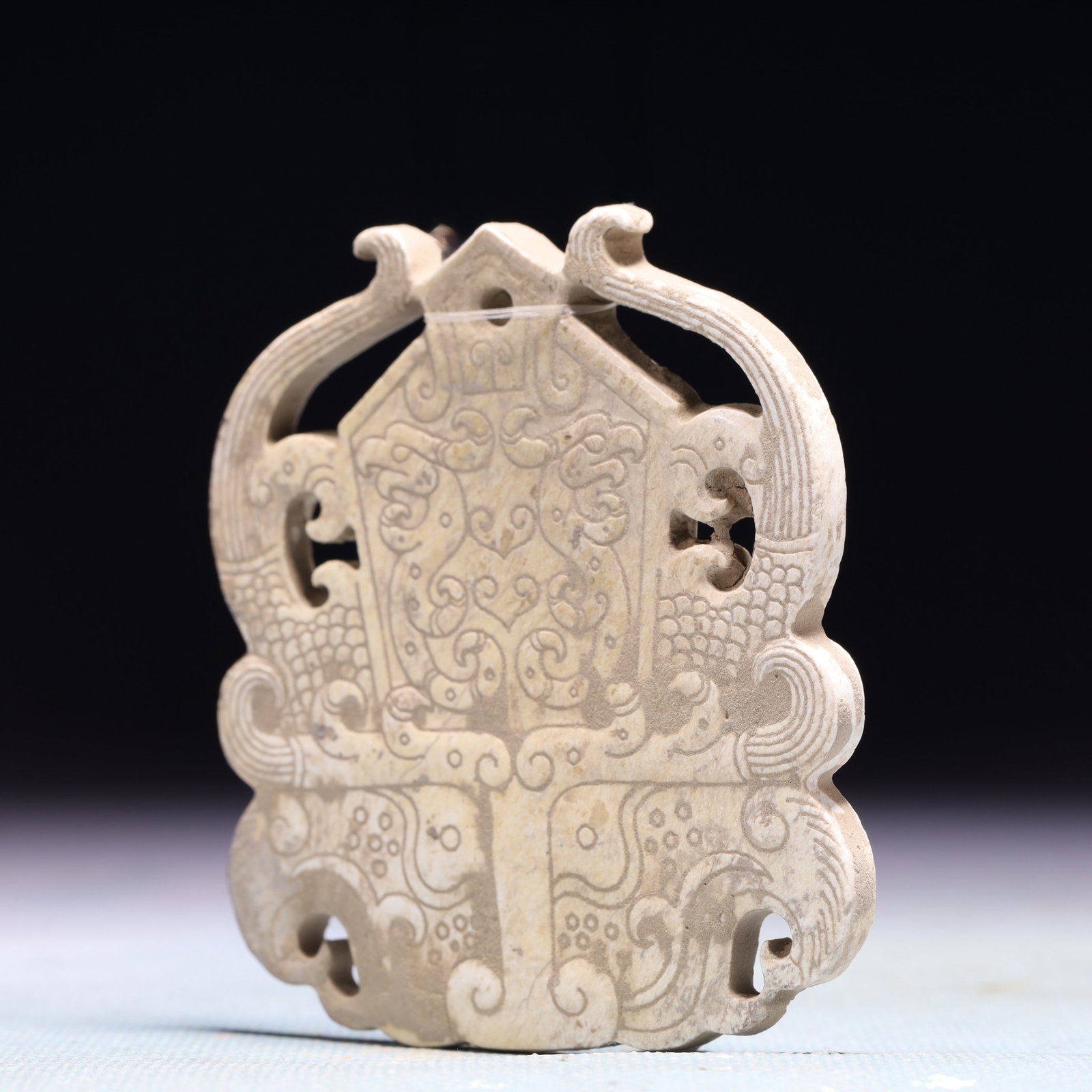 An Exquisite Archaic Jade Beast-Face Pattern Pendant - 2
