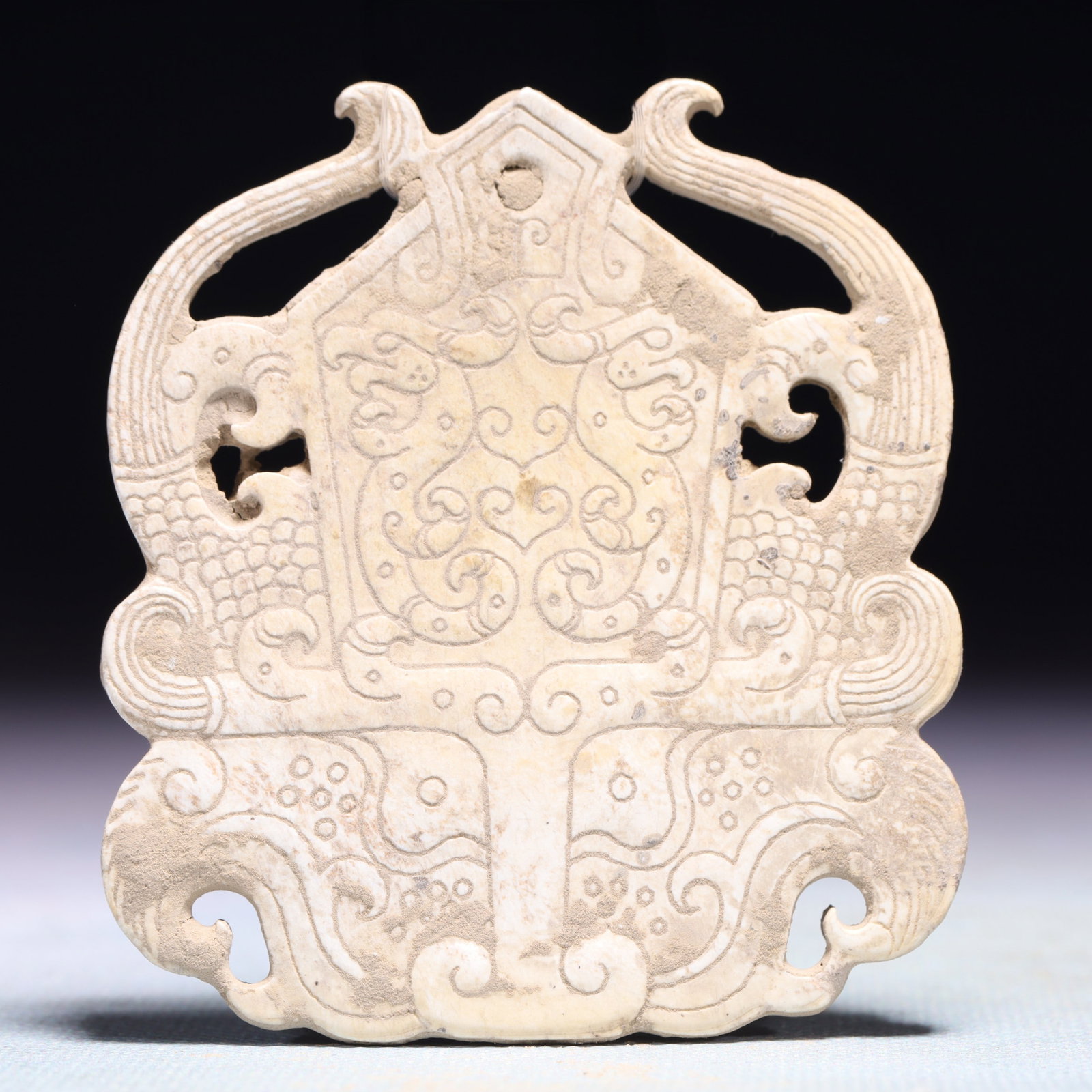 An Exquisite Archaic Jade Beast-Face Pattern Pendant - 4