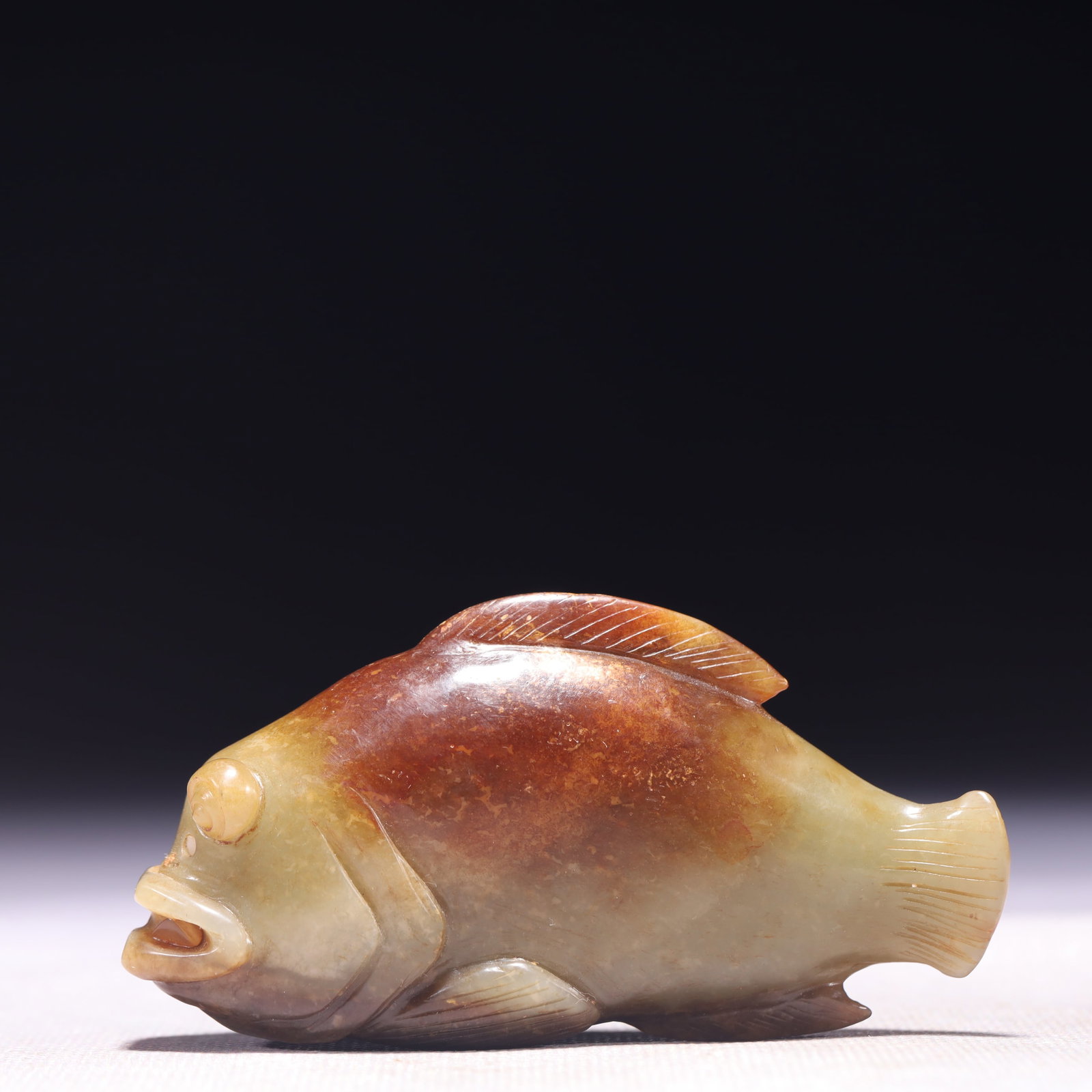 An Exquisite White Jade Fish Ornament: An Exquisite White Jade Fish Ornament,Qing Dynasty,China,Size:3.5inx0.8inx1.8in,Weight:121g 白玉鱼摆件,中国清代
