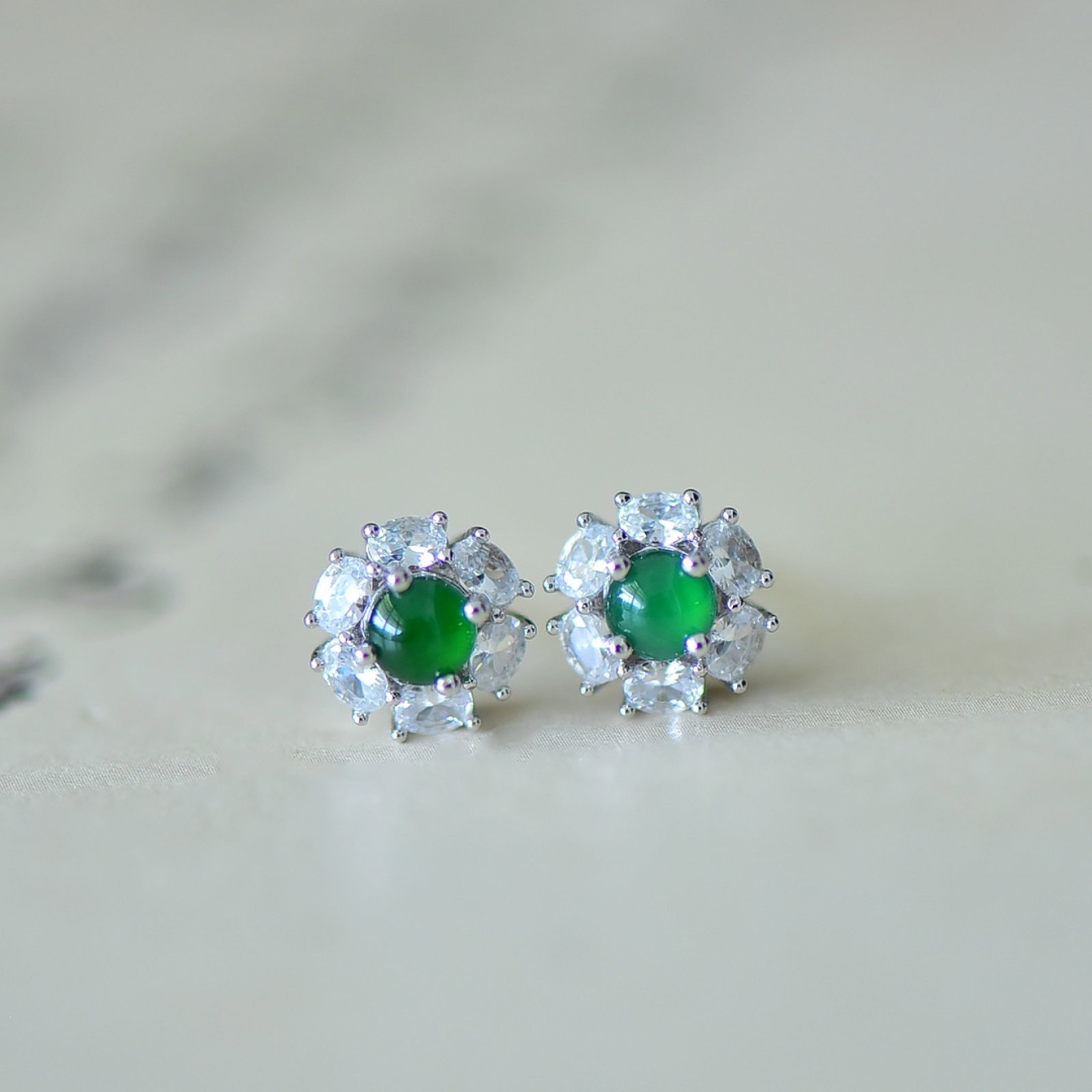 A Pair of Exquisite Sterling Silver Inlaid Jadeite Earrings,Inlaid Diamond: A Pair of Exquisite Sterling Silver Inlaid Jadeite Earrings,Inlaid Diamond,Size:4mmx4mm 一对纯银镶翡翠耳钉,嵌钻石