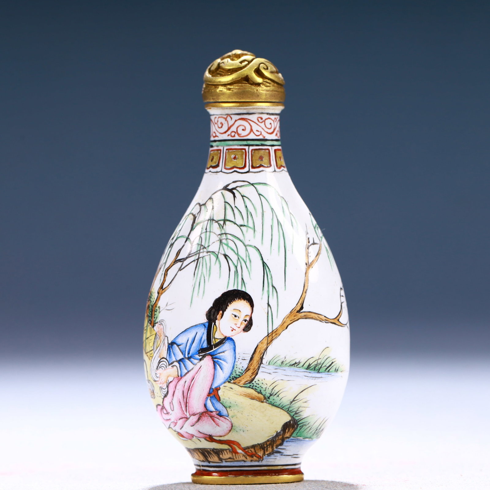 An Exquisite Painted Enamel Landscape and Figure Pattern Snuff Bottle: An Exquisite Painted Enamel Landscape and Figure Pattern Snuff Bottle,Qing Dynasty, China,Qianlong Mark,Size:1.4inx0.6inx3in,Weight:40g 画珐琅山水人物纹