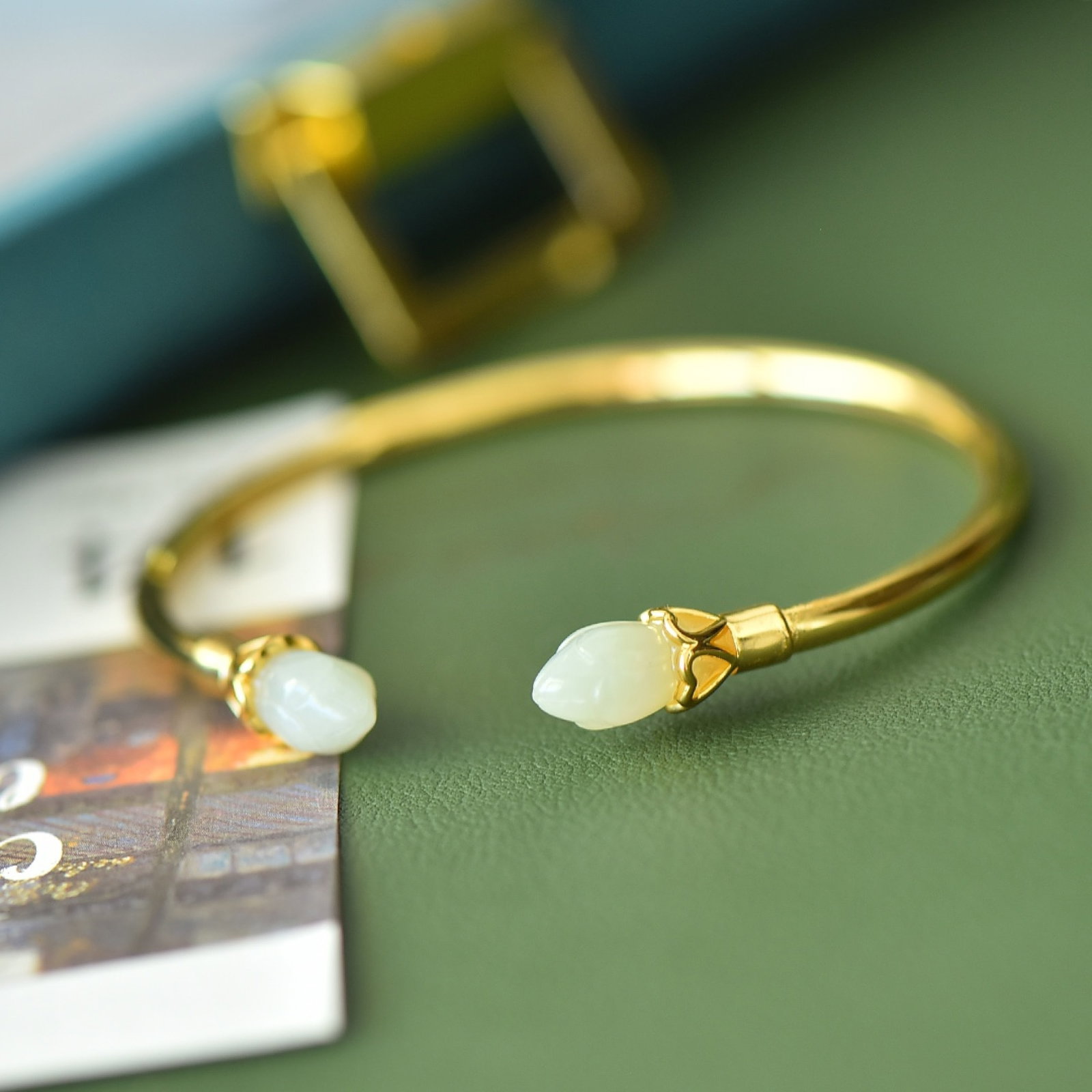 An Exquisite Bronze-Gold Plated Inlaid White Jade Bracelet: An Exquisite Bronze-Gold Plated Inlaid White Jade Bracelet,Size:7mmx12mm 铜镀金镶白玉手镯