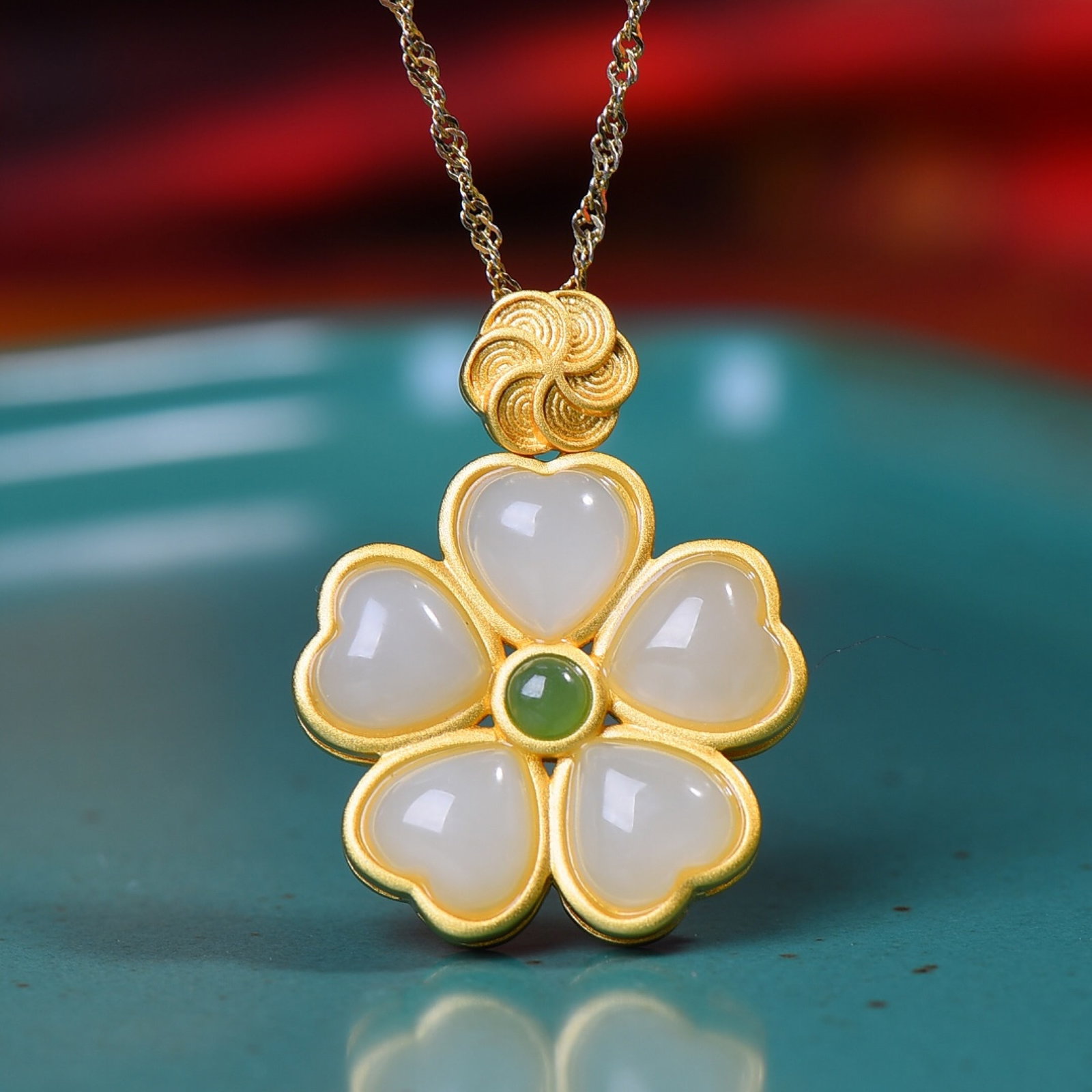 An Exquisite Sterling Silver-Gold Plated Inlaid White Jade Pendant: An Exquisite Sterling Silver-Gold Plated Inlaid White Jade Pendant,Size:7mmx7mm 纯银镀金镶白玉吊坠