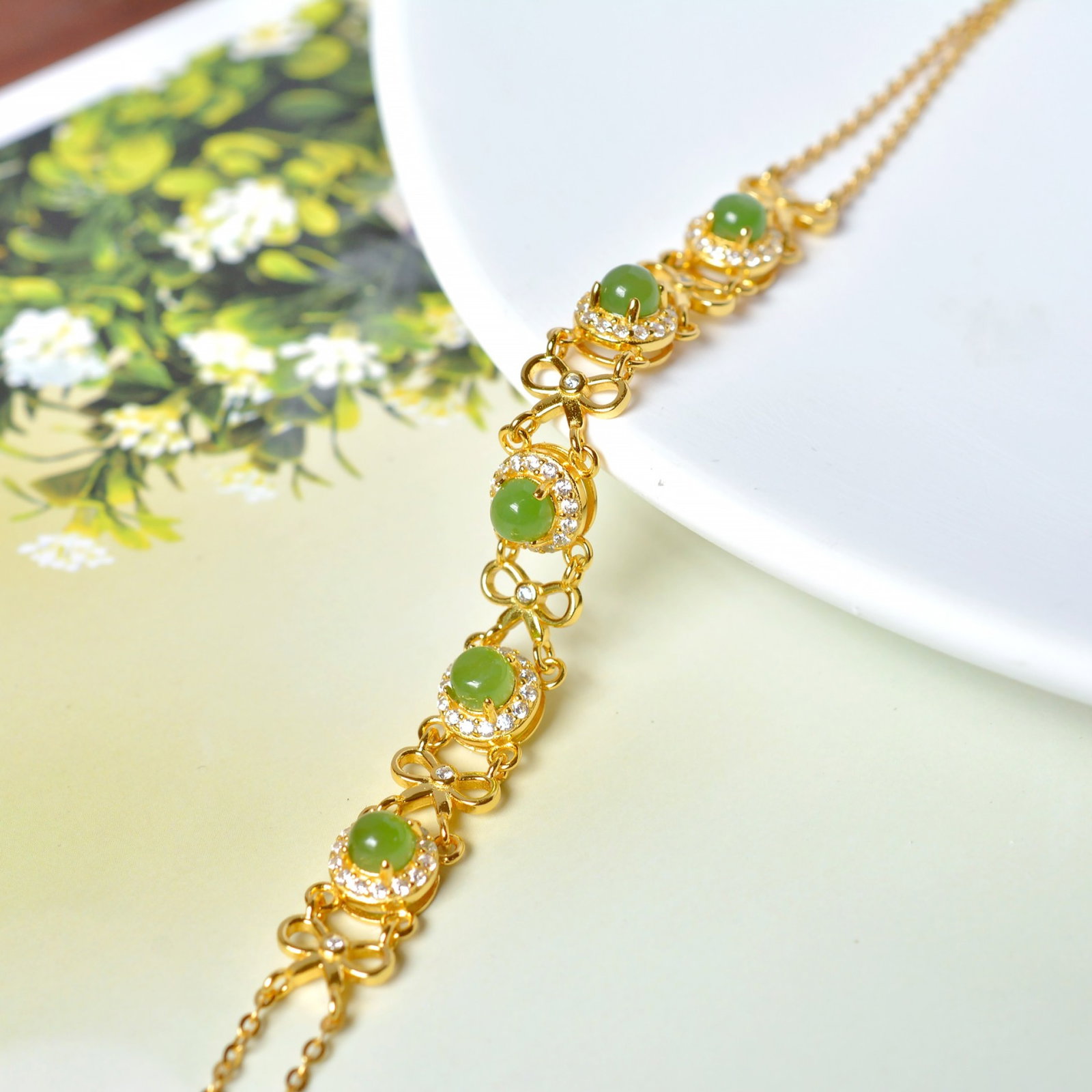 An Exquisite Sterling Silver-Gold Plated Inlaid Jasper Bracelets,Inlaid Diamond: An Exquisite Sterling Silver-Gold Plated Inlaid Jasper Bracelets,Inlaid Diamond,Size:4mmx4mm 纯银镀金镶碧玉手链,嵌钻石