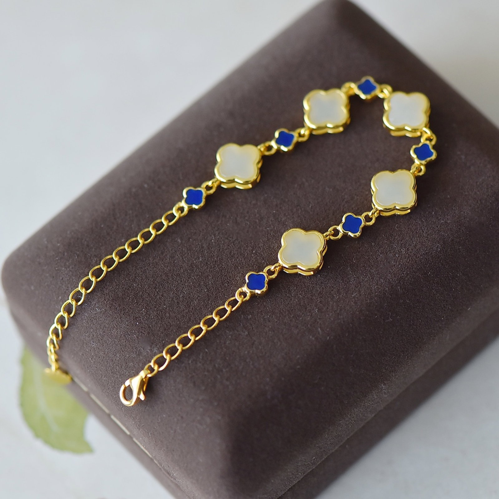 An Exquisite Sterling Silver-Gold Plated Inlaid White Jade Enamel Bracelets: An Exquisite Sterling Silver-Gold Plated Inlaid White Jade Enamel Bracelets,Size:8mmx8mm 纯银镀金镶白玉珐琅手链
