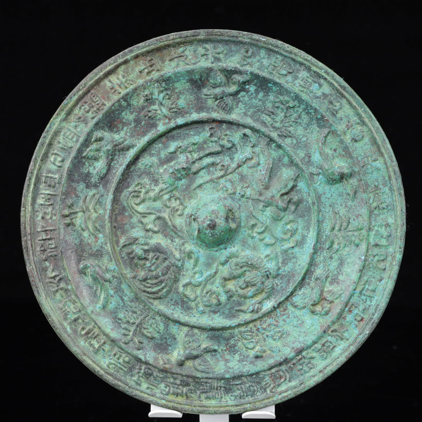 An Archaic Bronze Bats Pattern Round Mirror: An Archaic Bronze Bats Pattern Round Mirror,The Warring States period in China,Size:7.1inx0.6in,Weight:1150g 青铜蝙蝠纹圆镜,中国战国&#