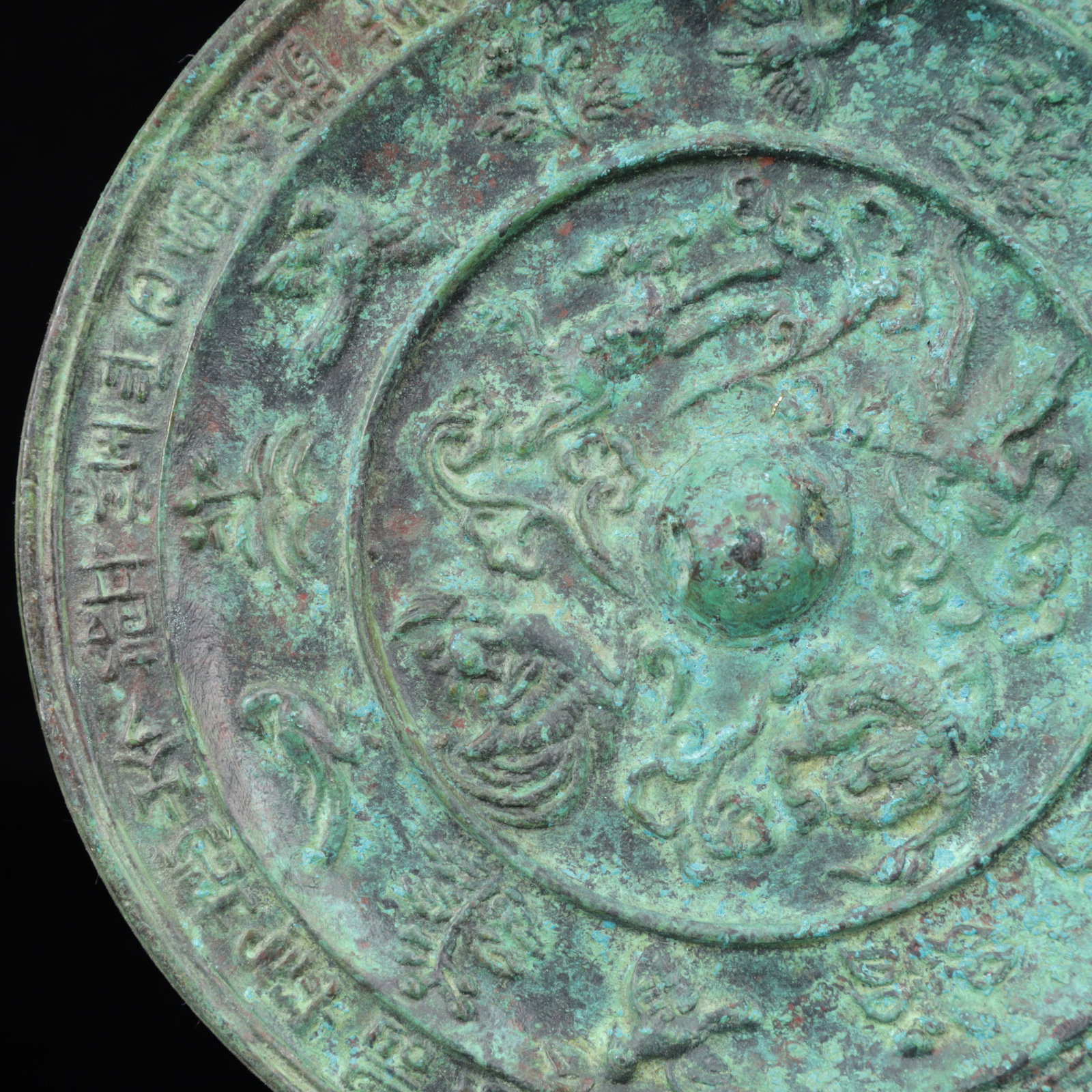An Archaic Bronze Bats Pattern Round Mirror - 3