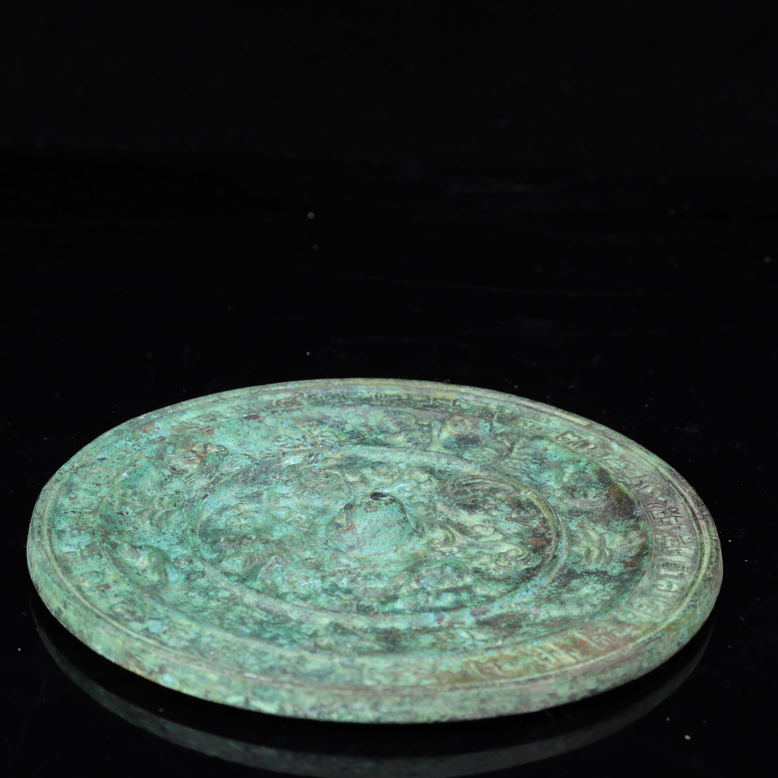 An Archaic Bronze Bats Pattern Round Mirror - 9