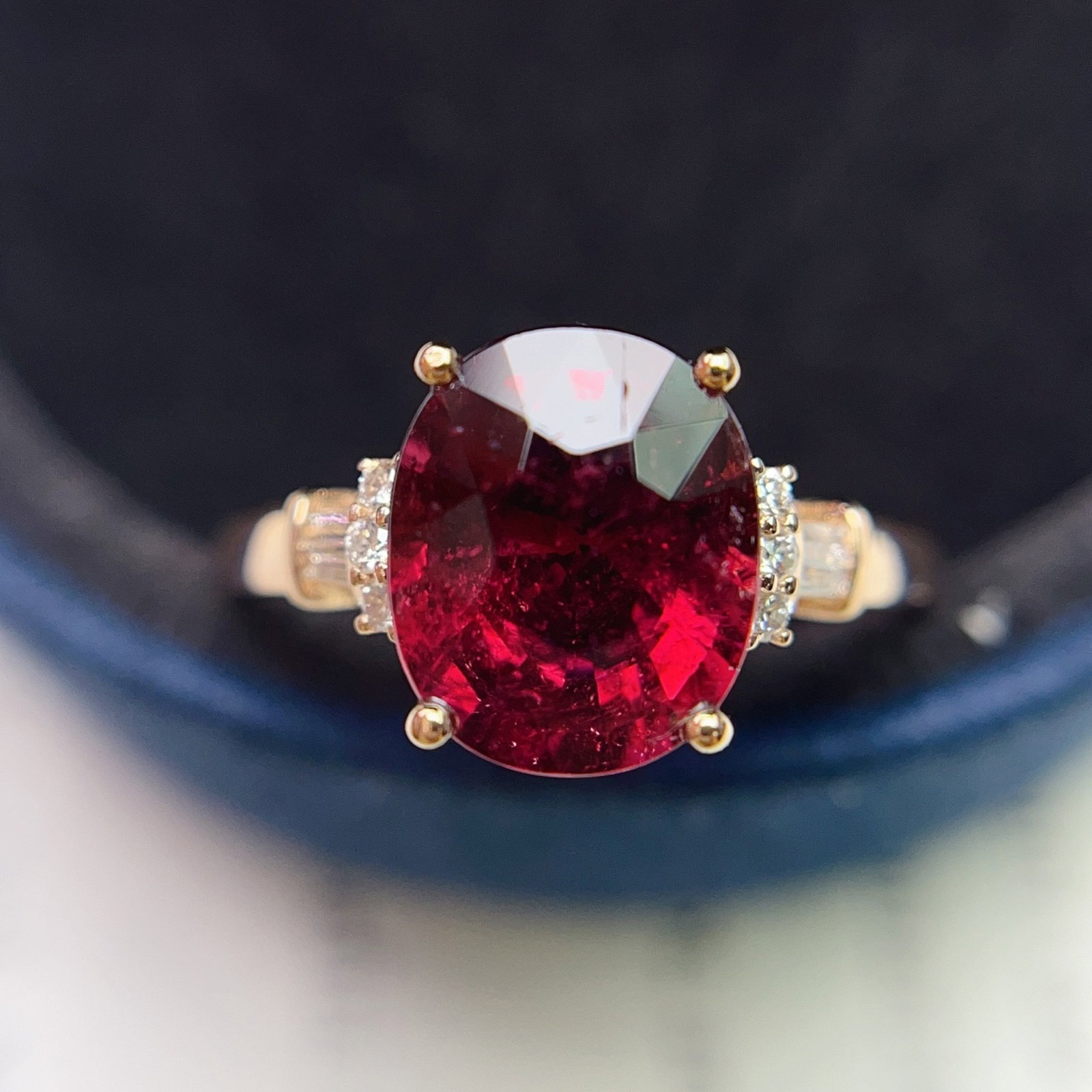 A Exquisite 18k Gold Inlaid 2.55ct Natural Tourmaline Ring,Inlaid Diamond: A Exquisite 18k Gold Inlaid 2.55ct Natural Tourmaline Ring,Inlaid Diamond,Total Weight:2.43g 18k金镶 2.55ct 天然碧玺戒指,嵌钻石