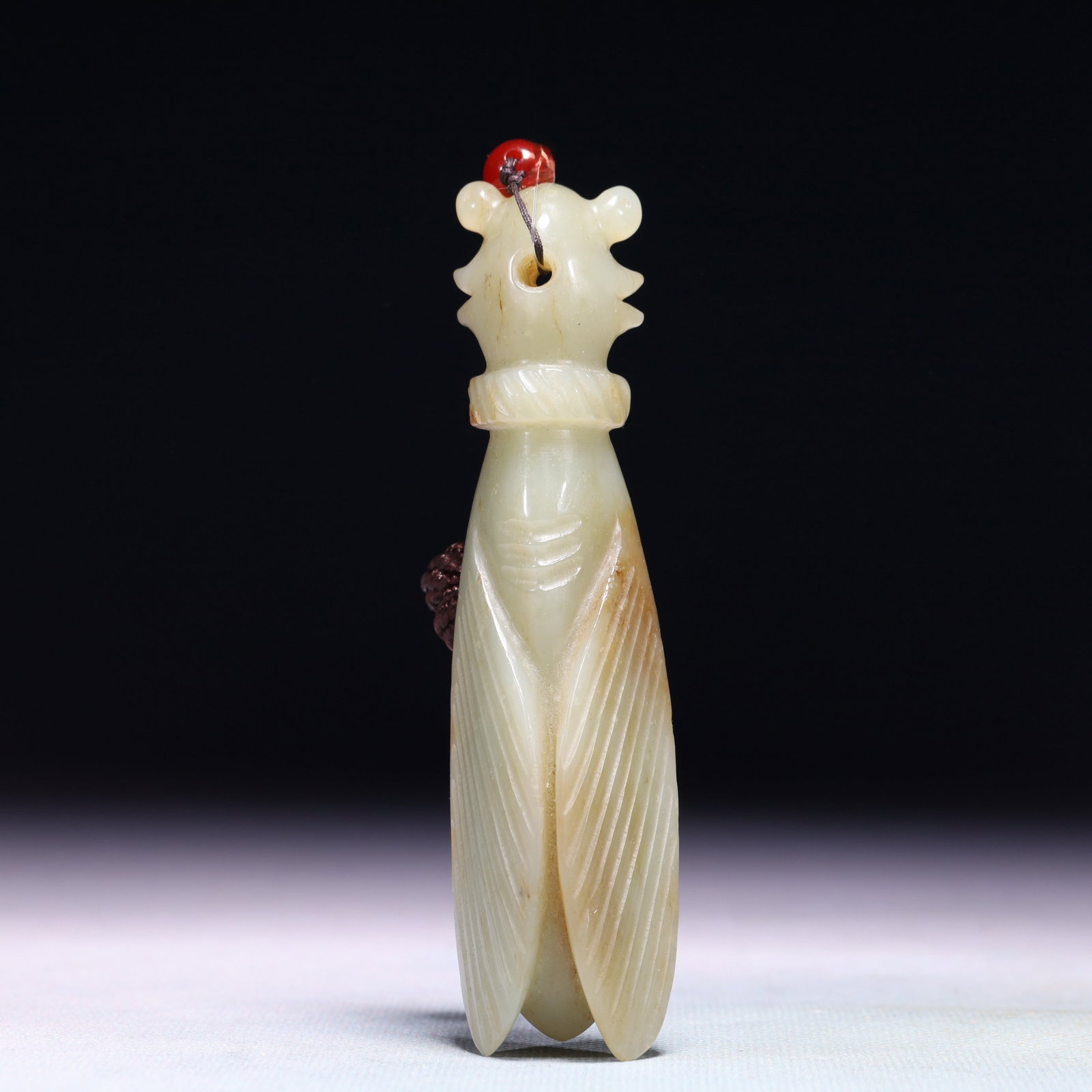 An Exquisite White Jade Cicada Pendant: An Exquisite White Jade Cicada Pendant,Qing Dynasty,China,Size:1.2inx1inx4.7in,Weight:114.9g 白玉蝉挂件,中国清代
