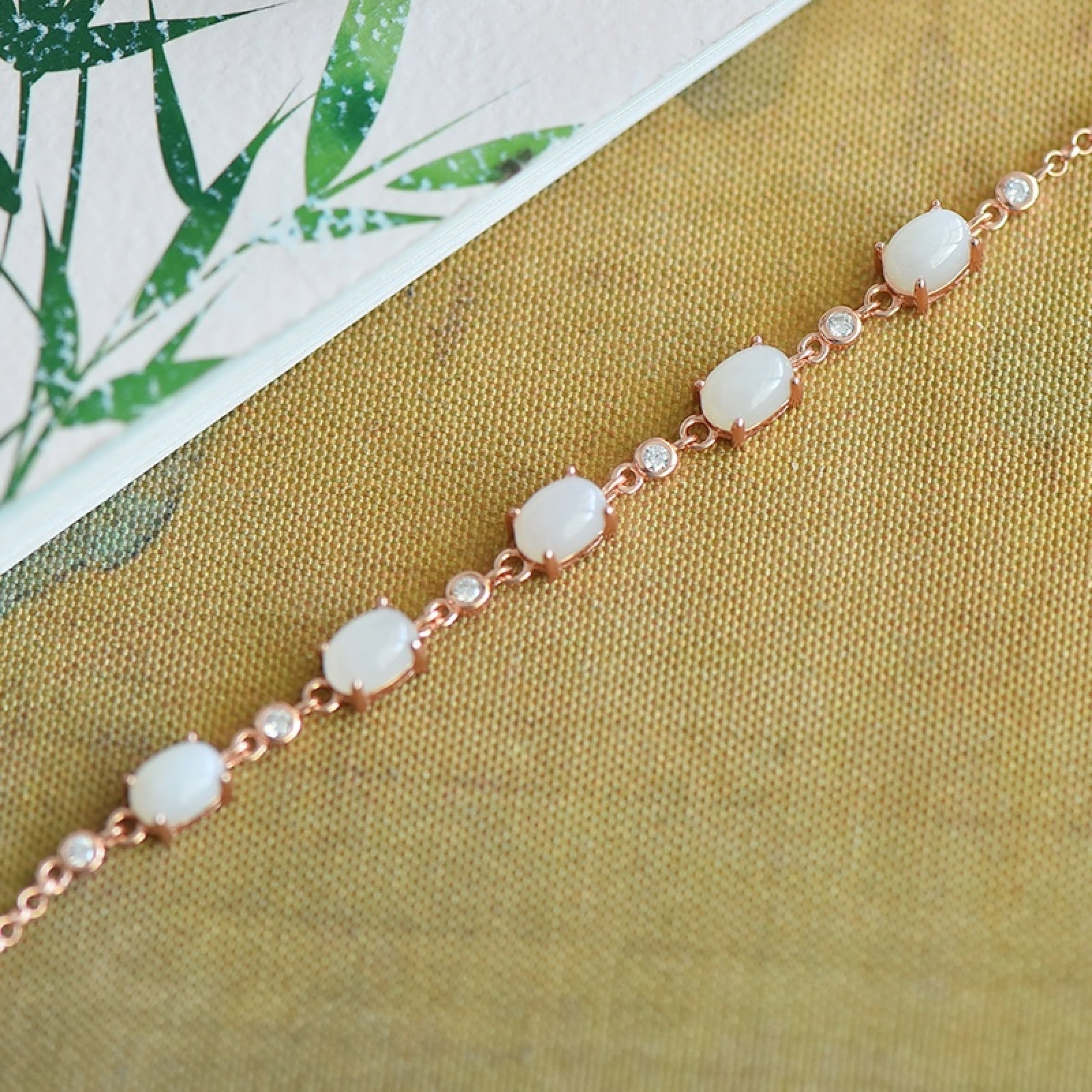 An Exquisite Sterling Silver-Gold Plated Inlaid White Jade Bracelets,Inlaid Diamond: An Exquisite Sterling Silver-Gold Plated Inlaid White Jade Bracelets,Inlaid Diamond 纯银镀金镶白玉手链,嵌钻石