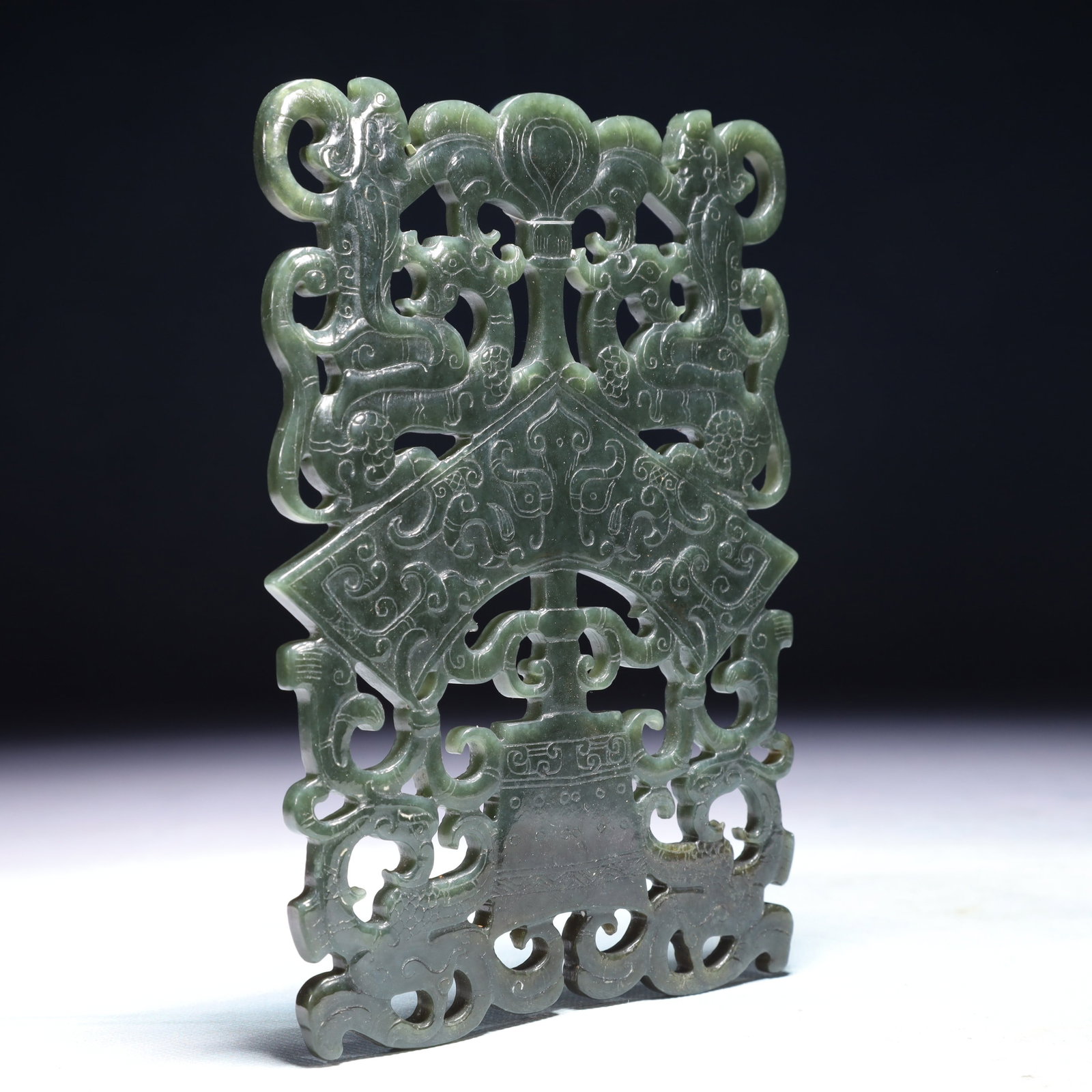 An Exquisite Jasper Beast-Face Pattern Pendant - 5