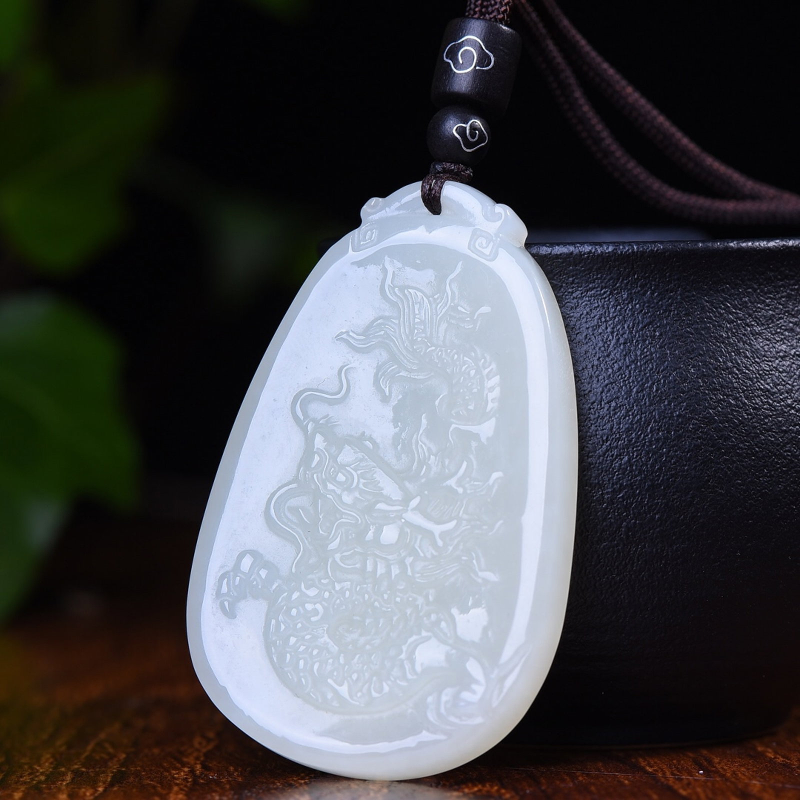 An Exquisite White Jade Dragon Pattern Pendant - 2