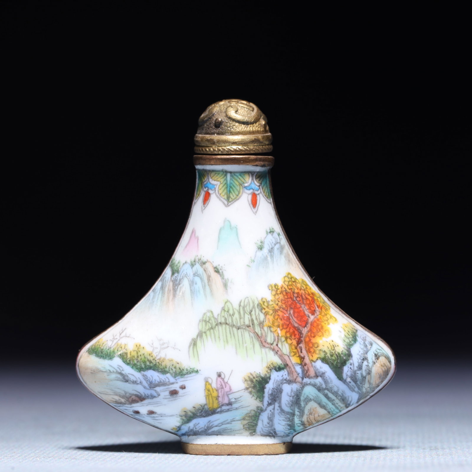 An Exquisite Painted Enamel Landscape and Figure Pattern Snuff Bottle: An Exquisite Painted Enamel Landscape and Figure Pattern Snuff Bottle,Qing Dynasty,China,Qianlong Four-character Mark,Size:2.2inx0.6inx2.4in,Weight:50g 画珐琅山水人