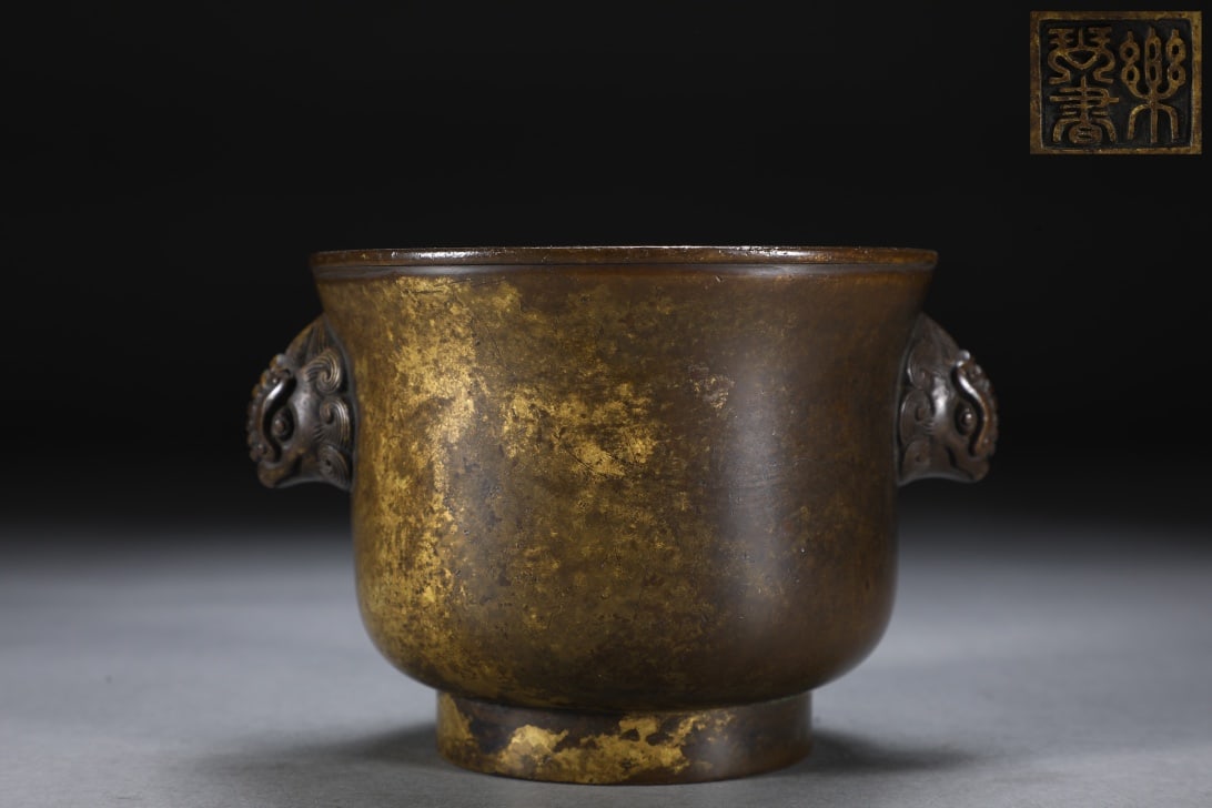 An Exquisite Bronze Beast-Ears Censer: An Exquisite Bronze Beast-Ears Censer,Ming Dynasty,China,with Mark,Size:3.4inx5.3in,Weight:1100g 铜兽耳香炉,中国明代,带款