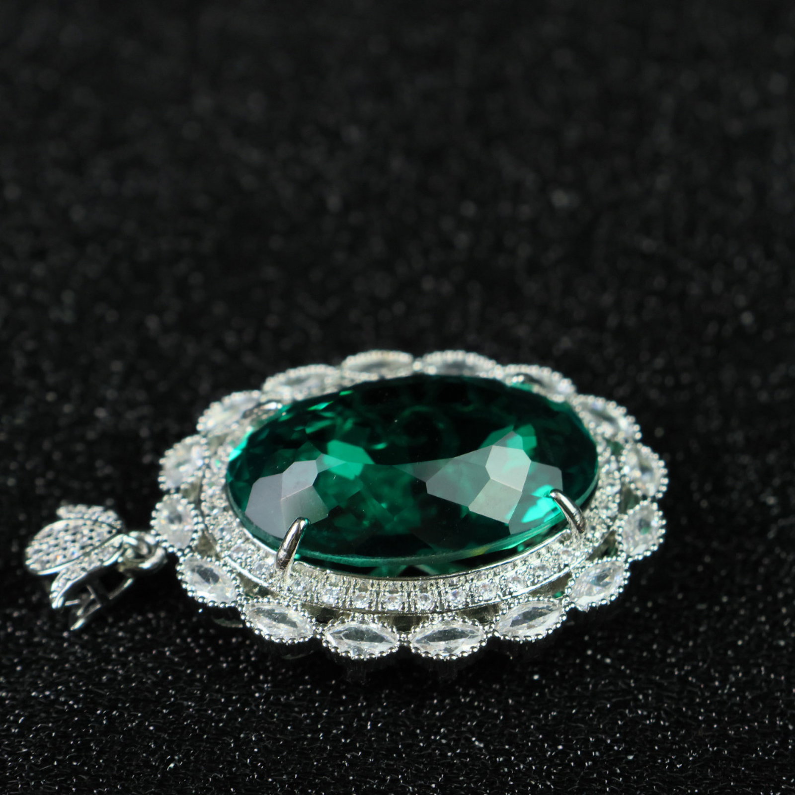 An Exquisite Pendant - 7