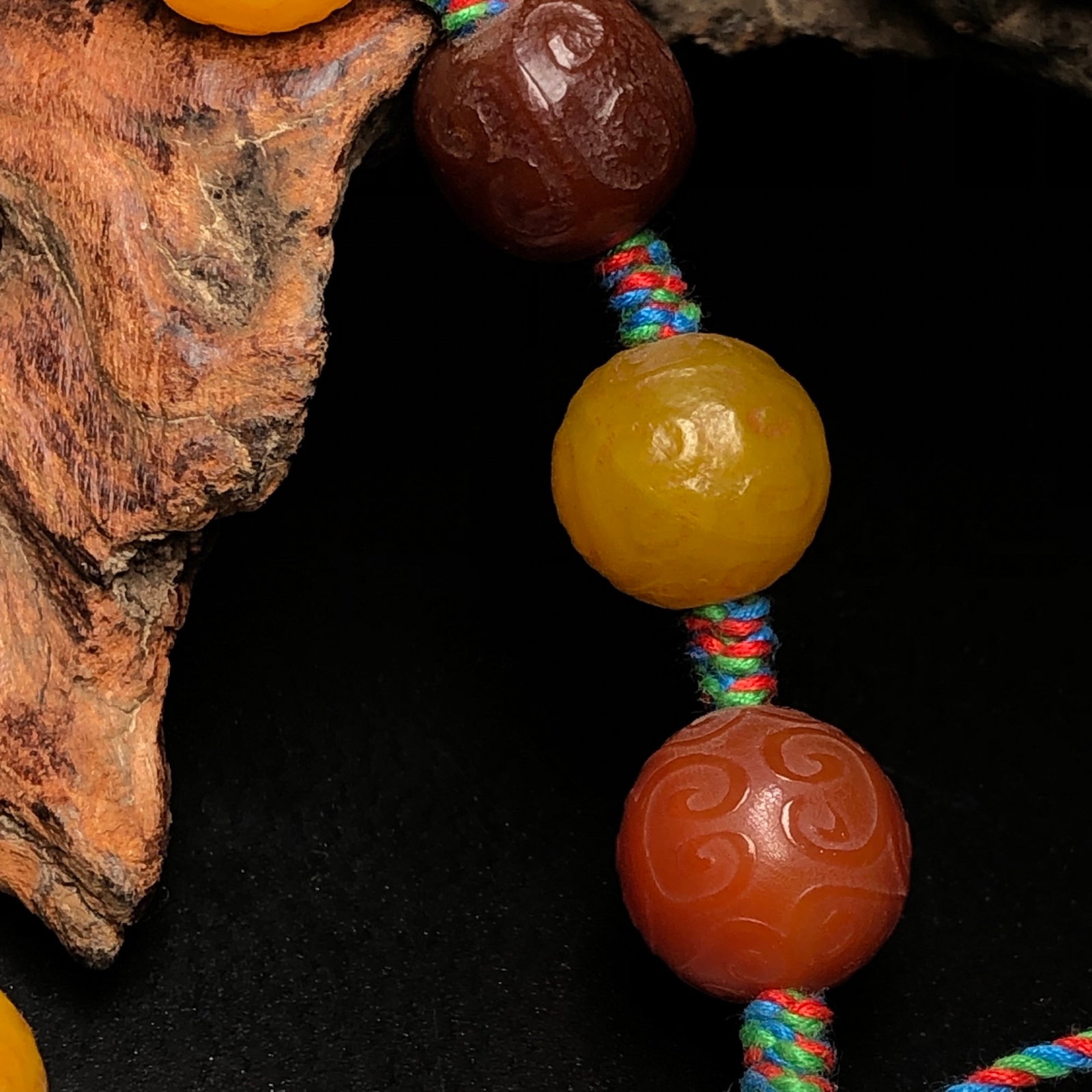 An Exquisite Agate Bracelet - 7