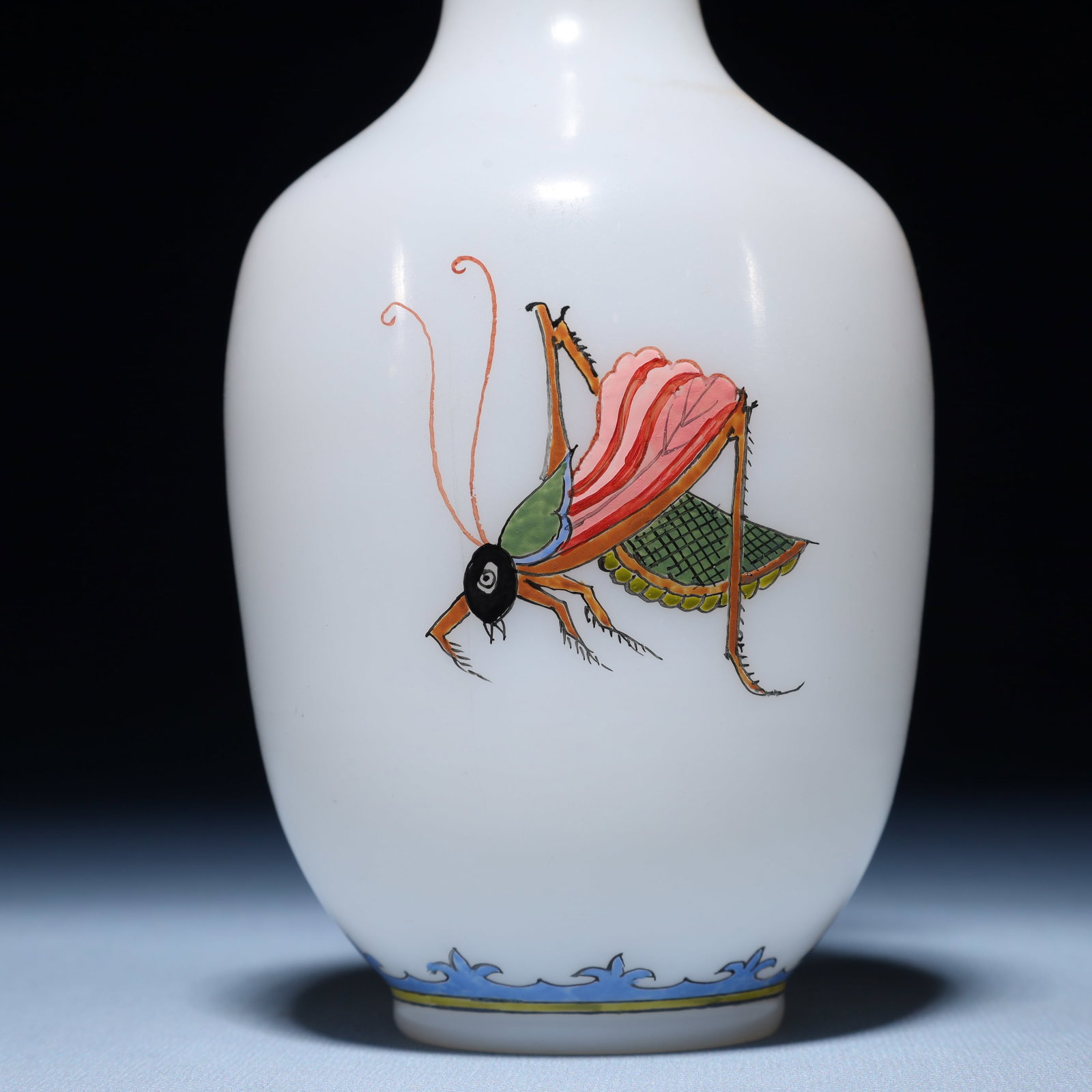An Exquisite Glass Insect Pattern Vase - 2