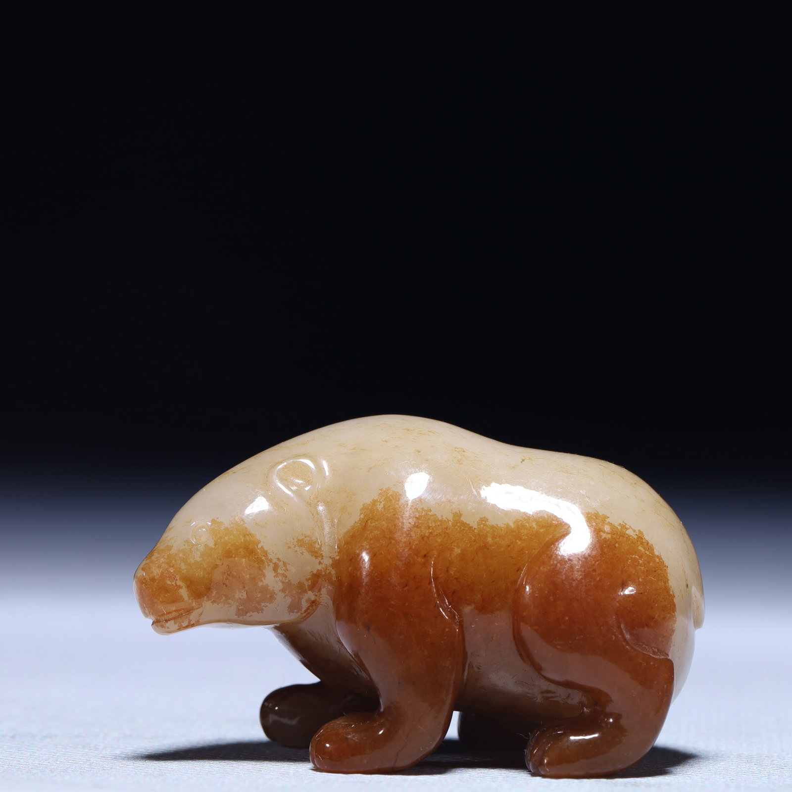 An Exquisite White Jade Bear Ornament (1 of 9)