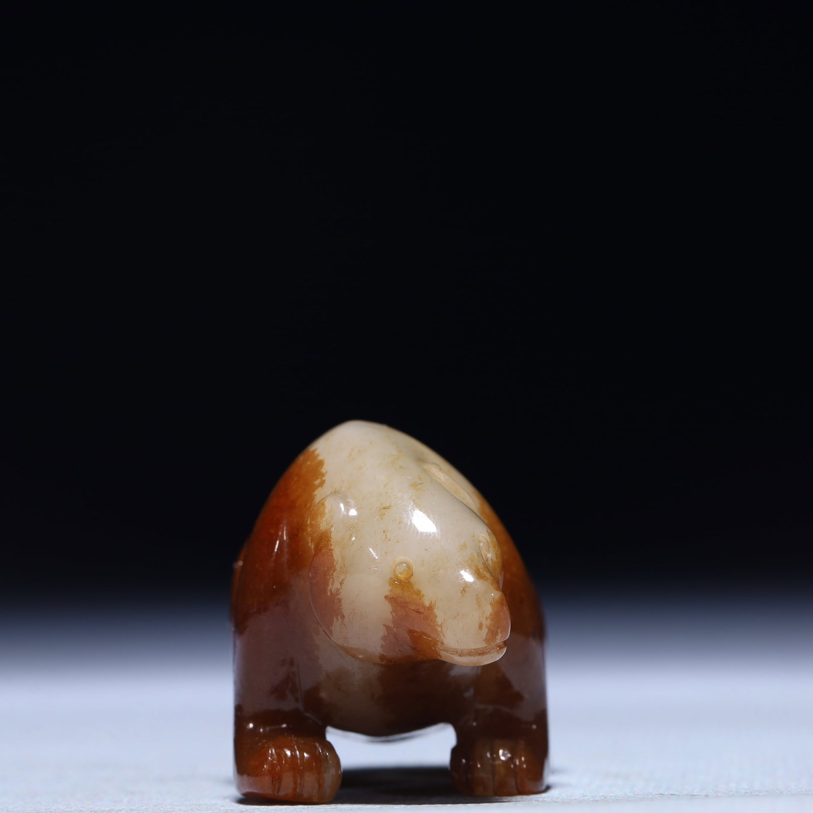 An Exquisite White Jade Bear Ornament - 3