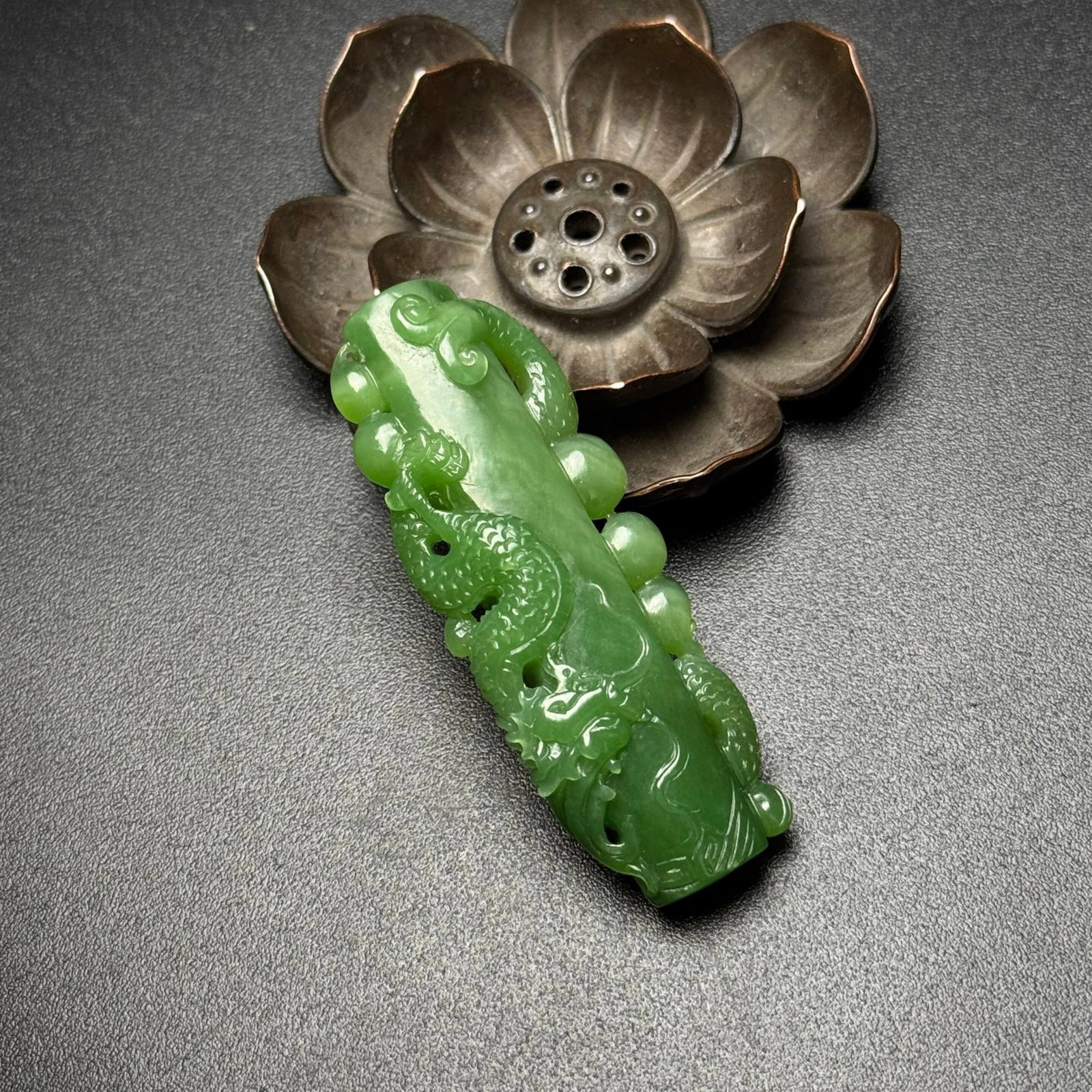 An Exquisite Jasper Dragon Pattern Pendant - 2