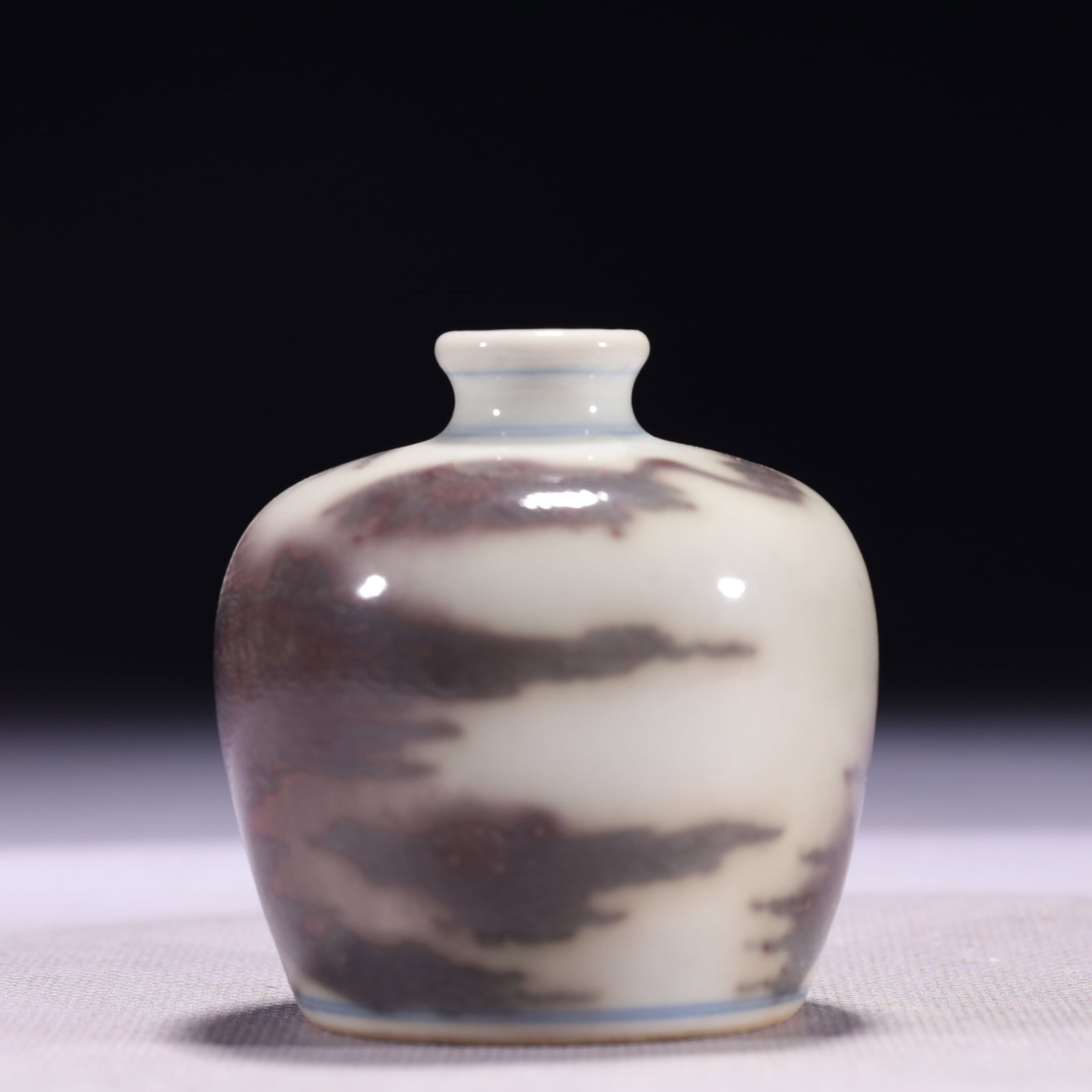 An Exquisite Underglaze-Red Landscape Pattern Snuff Bottle - 4