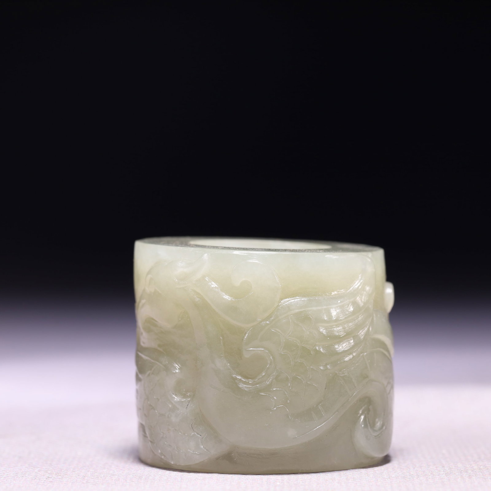 A Rare Green Jade Phoenix Pattern Thumb Ring - 2