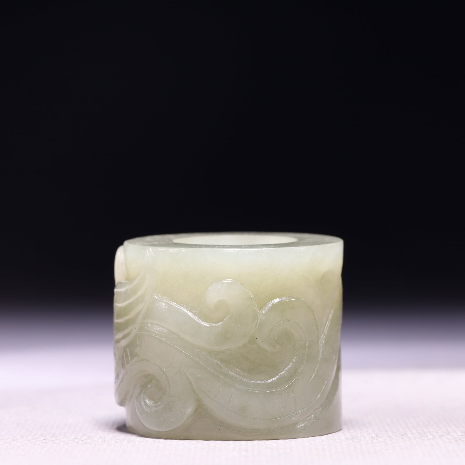 A Rare Green Jade Phoenix Pattern Thumb Ring - 3