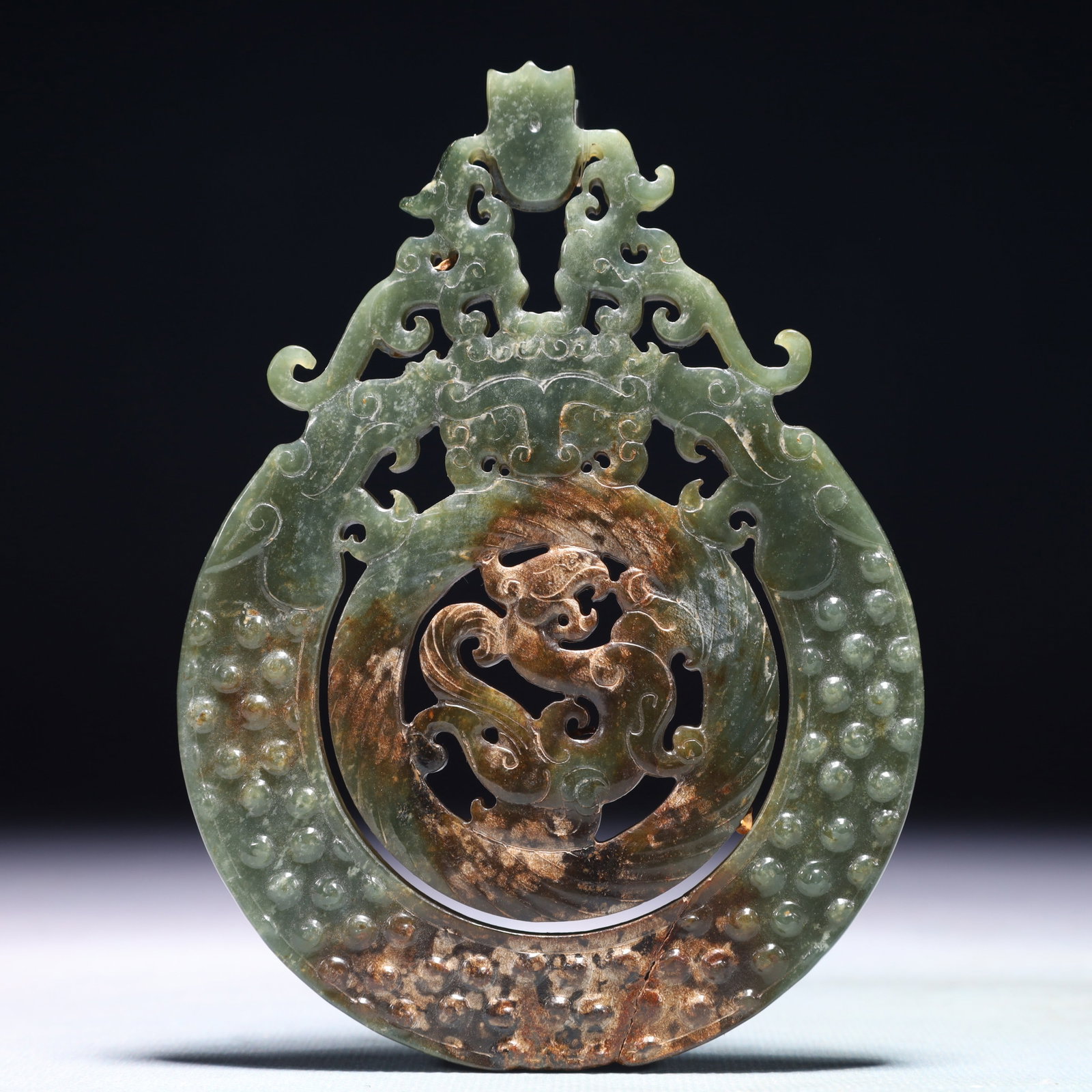 An Exquisite Jasper Dragon Pattern Pendant: An Exquisite Jasper Dragon Pattern Pendant,Qing Dynasty,China,Size:3.7inx5.1in,Weight:144g 碧玉龙纹挂件,中国清代