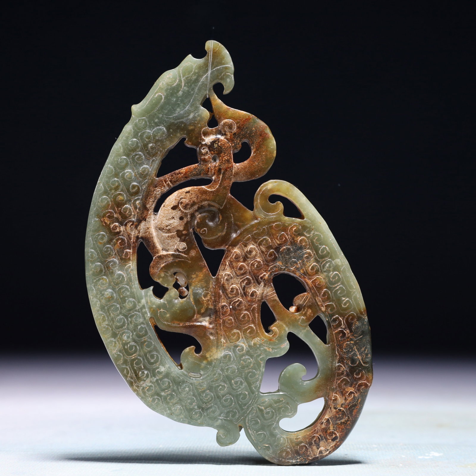 An Exquisite Green Jade Dragon Pattern Pendant: An Exquisite Green Jade Dragon Pattern Pendant,Qing Dynasty,China,Size:5.1inx3.1in,Weight:107g 青玉龙纹挂件,中国清代