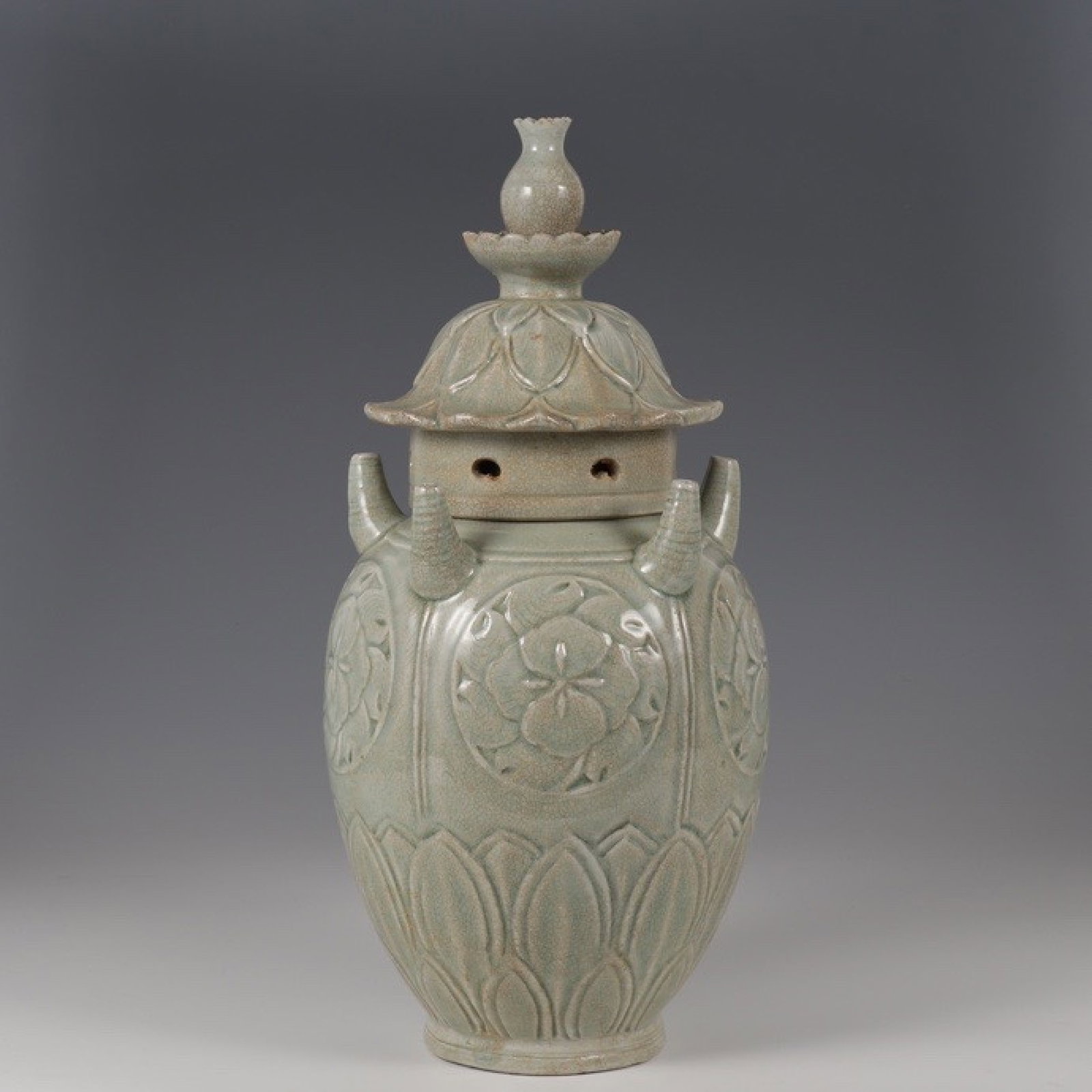 A Huge Yue yao Celadon Flower Pattern Jar with Cover: A Huge Yue yao Celadon Flower Pattern Jar with Cover,The Five Dynasties of China,Size:16.5inx7.1in 越窑青瓷花卉纹盖罐,中国五