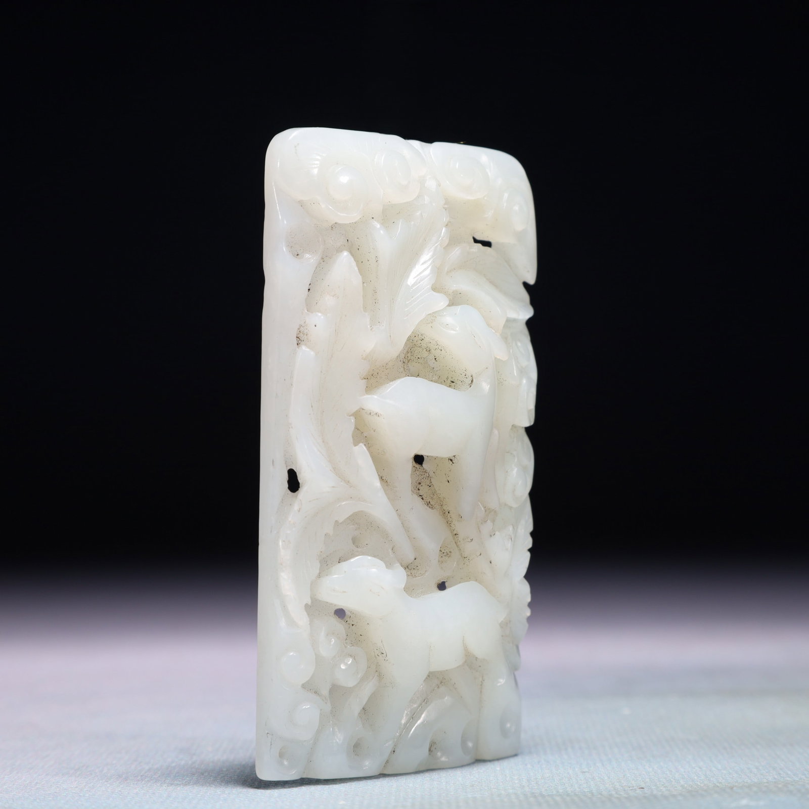 An Exquisite White Jade Sheep Pattern Pendant - 3