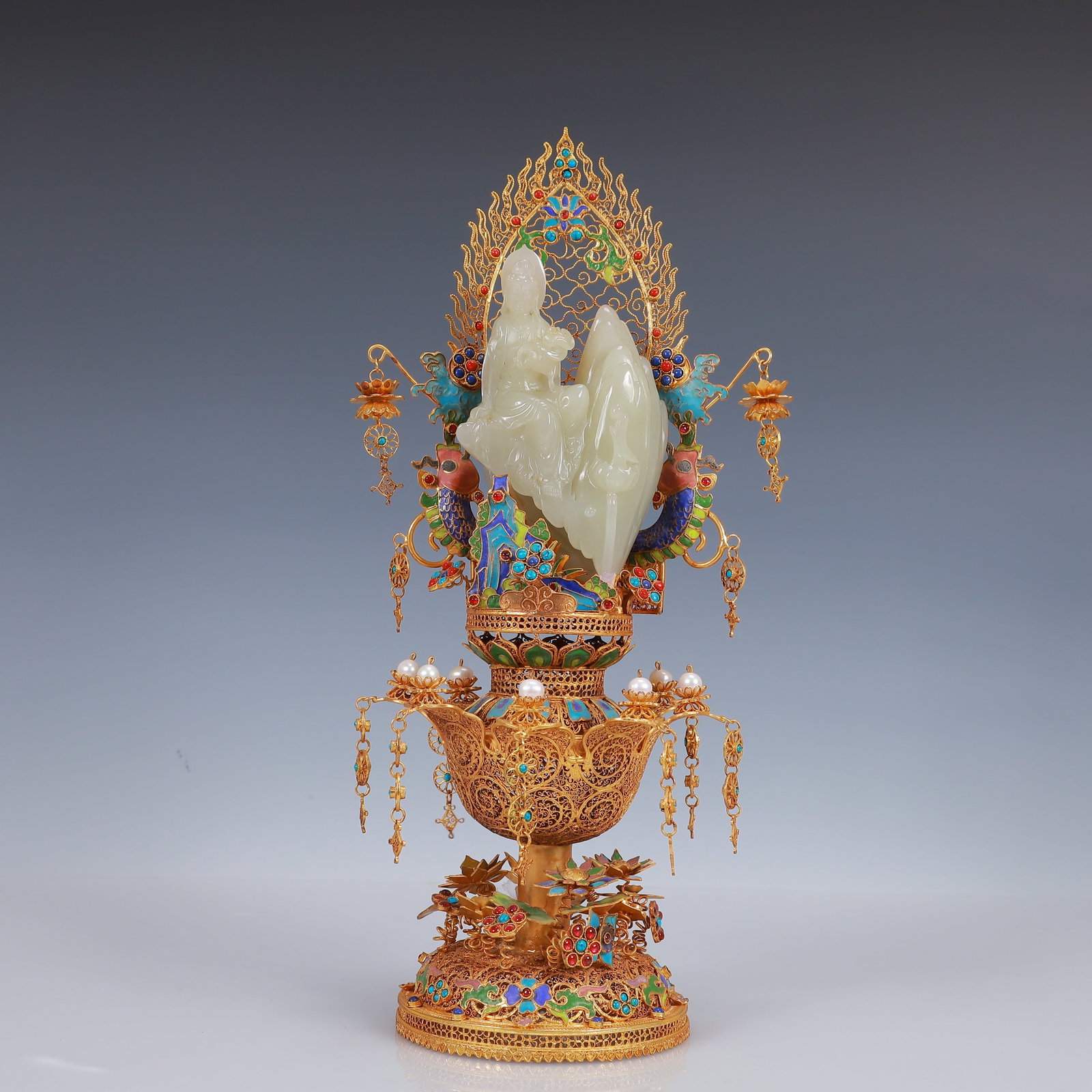 An Exquisite Filigree and Gilding Inlaid White Jade Statue of Avalokitesvara,Inlaid Gems: An Exquisite Filigree and Gilding Inlaid White Jade Statue of Avalokitesvara,Inlaid Gems,Qing Dynasty, China,Qianlong Four-Character Mark,Size:5.9inx14.2in,Weight:1100g 花丝鎏金