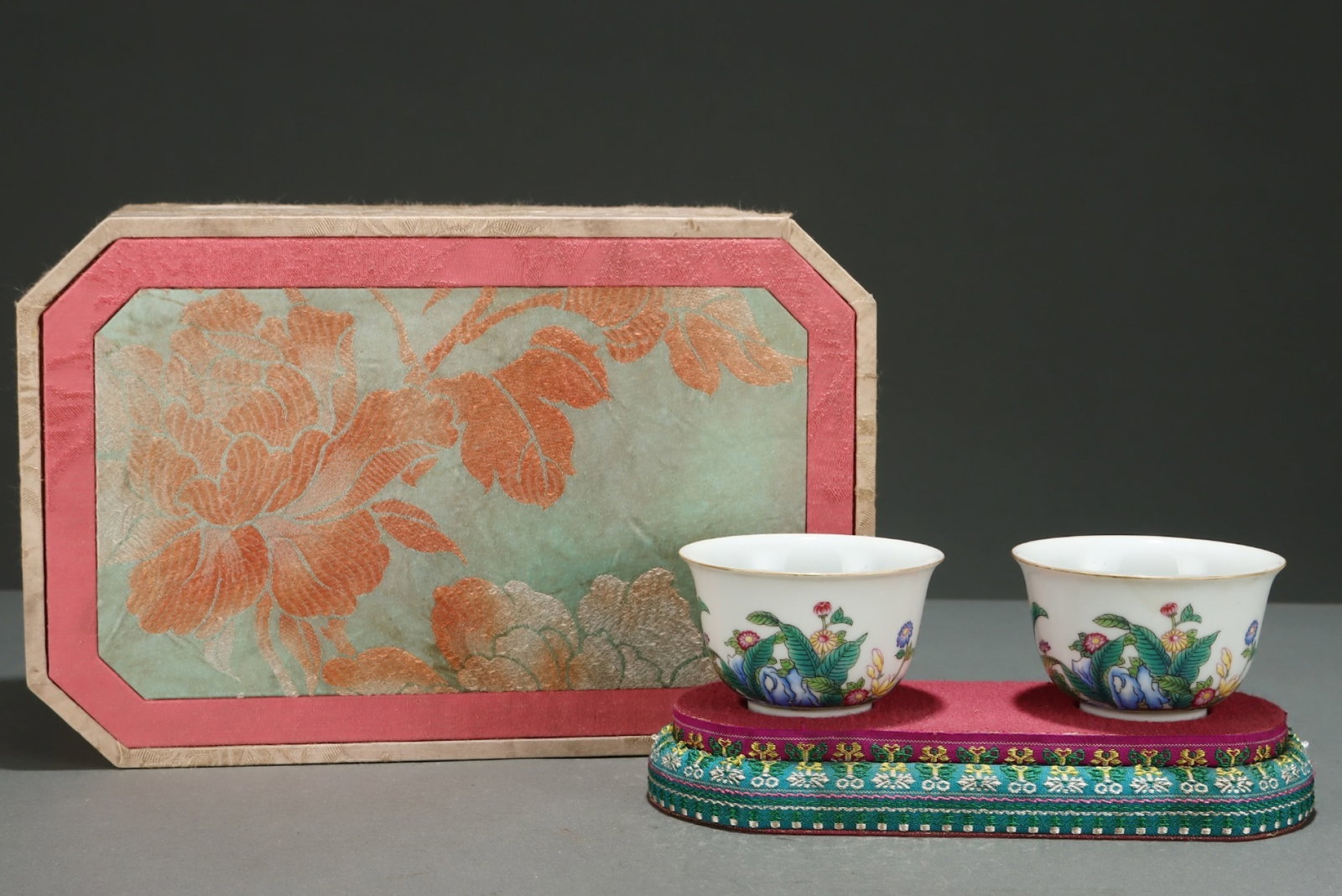 A Pair of Exquisite Famille-Rose Flower Pattern Cups,with poem: A Pair of Exquisite Famille-Rose Flower Pattern Cups,with poem,Qing Dynasty,China,Yongzheng Four-character Mark,Size:2.1inx3.3in 一对粉彩花卉纹杯子