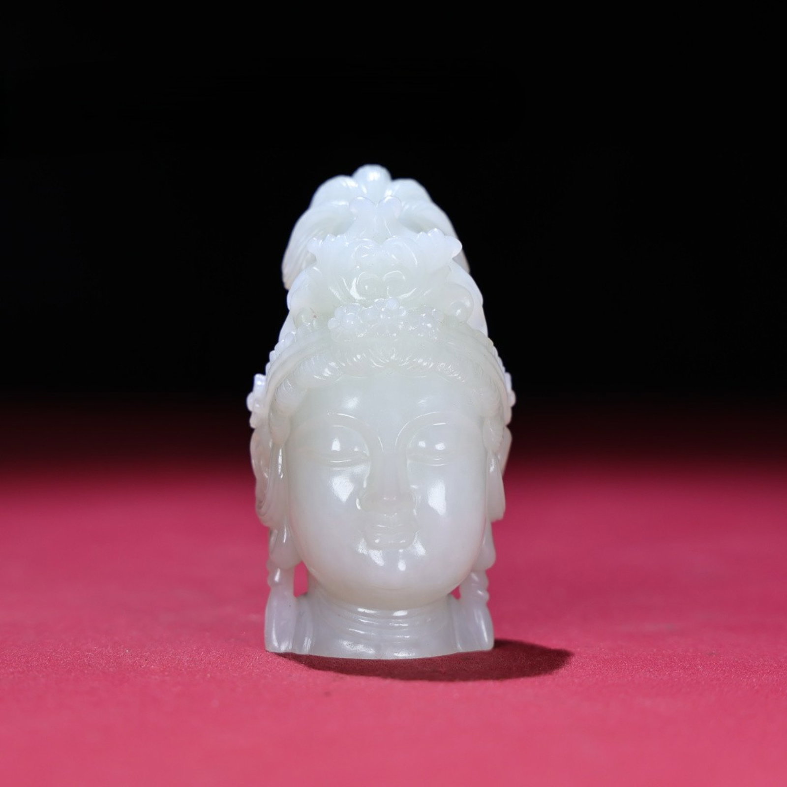 An Exquisite White Jade Statue of Avalokitesvara Head Ornament: An Exquisite White Jade Statue of Avalokitesvara Head Ornament,Qing Dynasty,China,Size:1.7inx3.2inx1.9in,Weight:182g 白玉观音头像摆件,中国&#