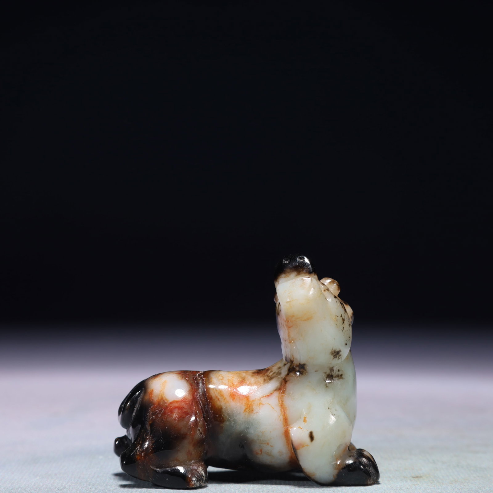 An Exquisite White Jade Unicorn Ornament: An Exquisite White Jade Unicorn Ornament,Qing Dynasty,China,Size:2.4inx1.2inx2.2in,Weight:123.3g 白玉独角兽摆件,中国清代