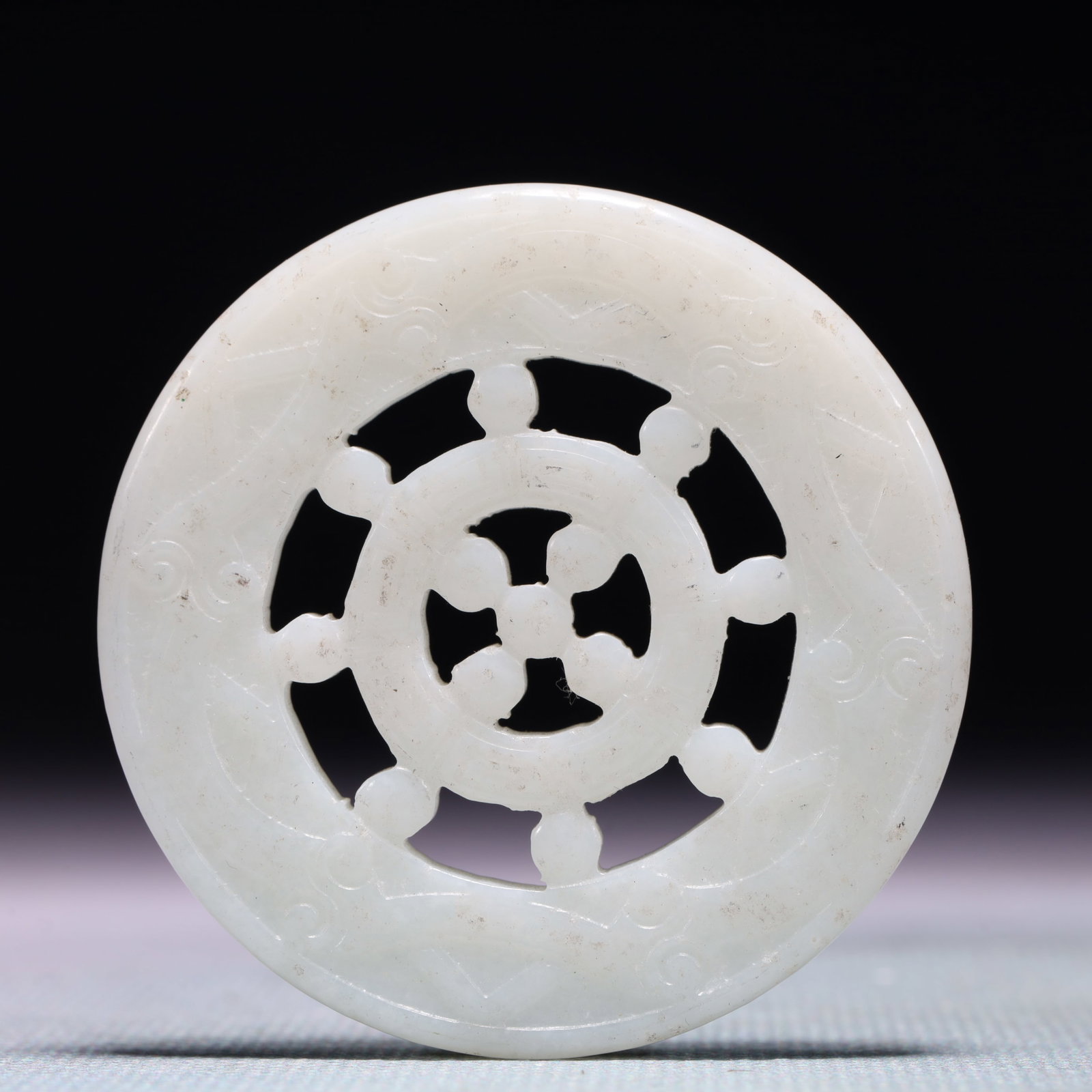 An Exquisite White Jade Pendant: An Exquisite White Jade Pendant,Qing Dynasty,China,Size:2inx0.2in,Weight:28g 白玉挂件,中国清代