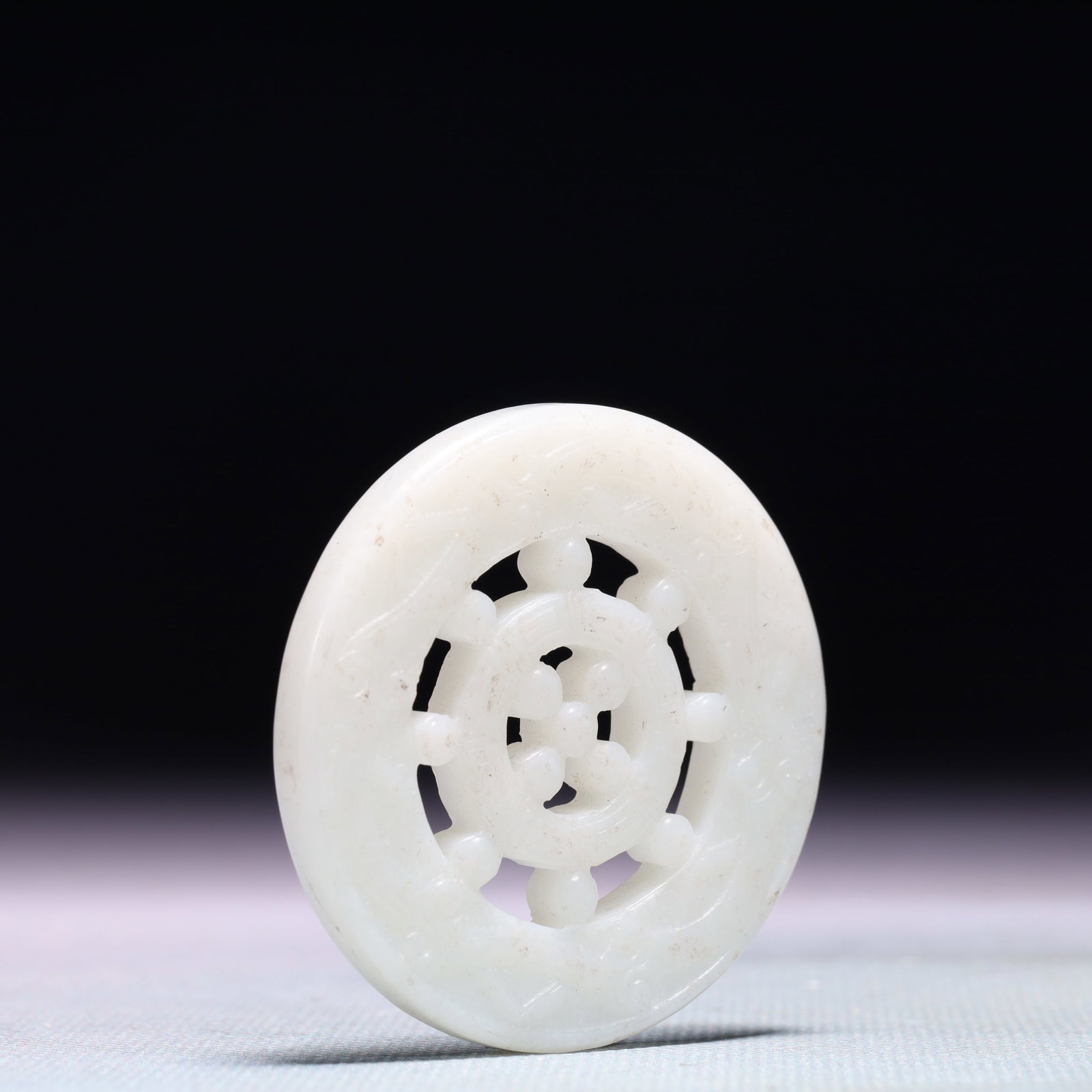 An Exquisite White Jade Pendant - 3