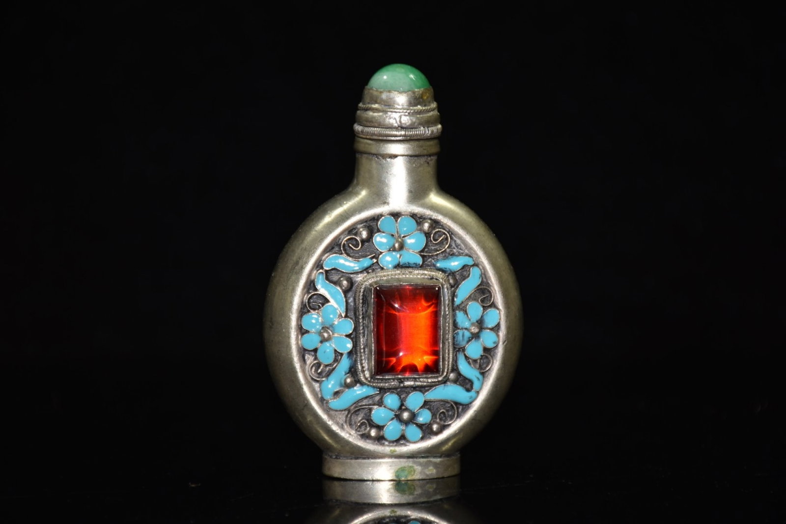 An Exquisite Cloisonne Inlaid Gems Snuff Bottle: An Exquisite Cloisonne Inlaid Gems Snuff Bottle,Qing Dynasty,China,Size:2.4inx1.6inx3.3in,Weight:86g 景泰蓝嵌宝石鼻烟壶,中国清&#