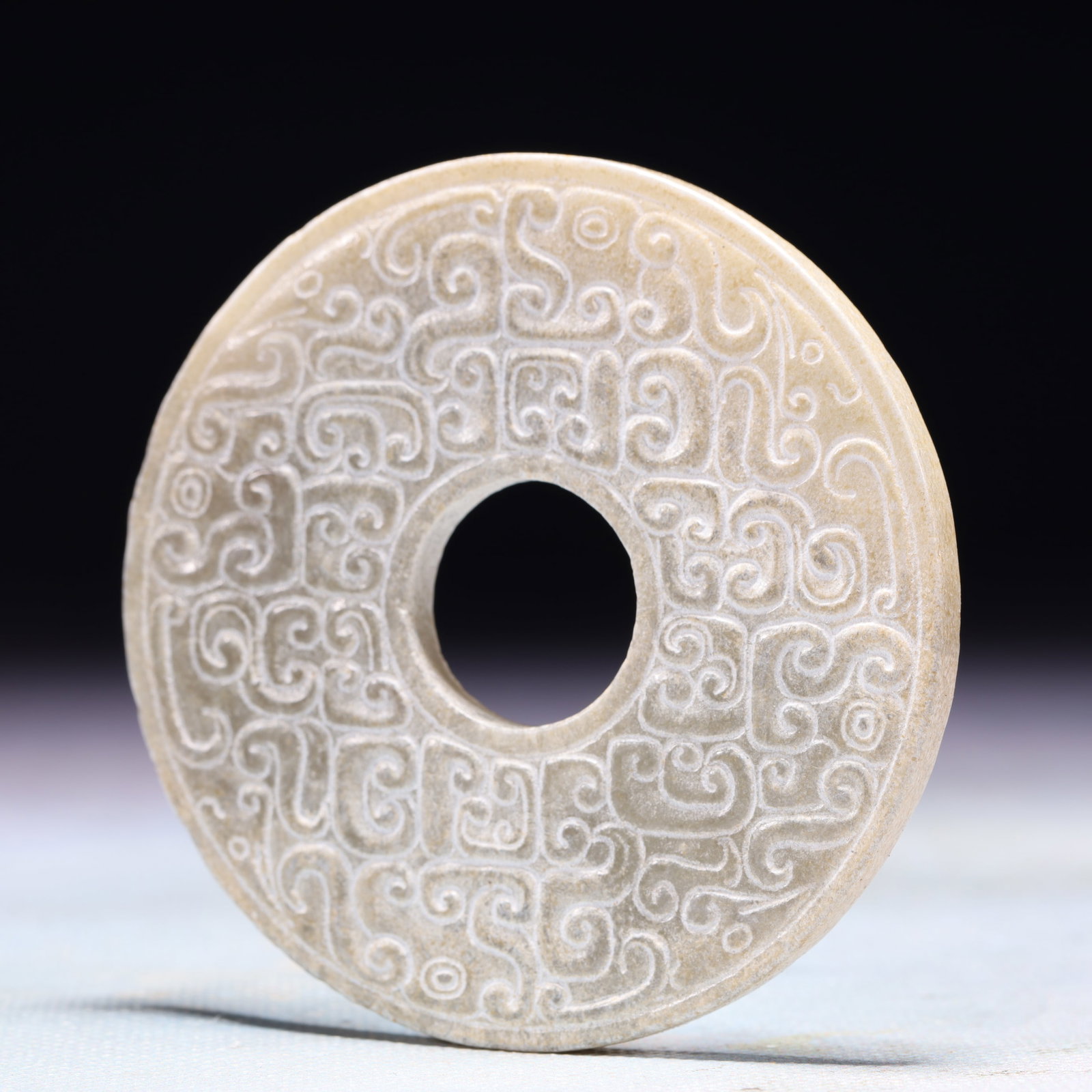 An Exquisite White Jade Auspicious Cloud Pattern Pendant - 2