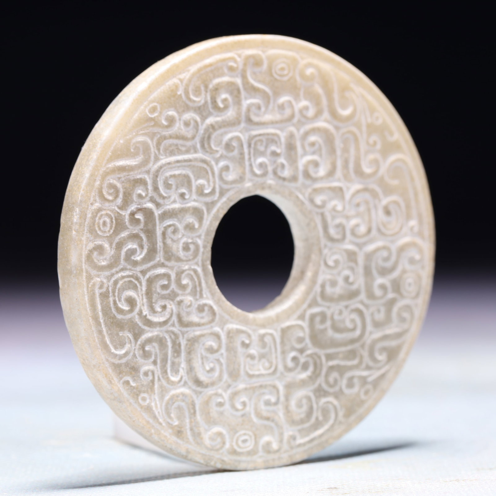 An Exquisite White Jade Auspicious Cloud Pattern Pendant - 3