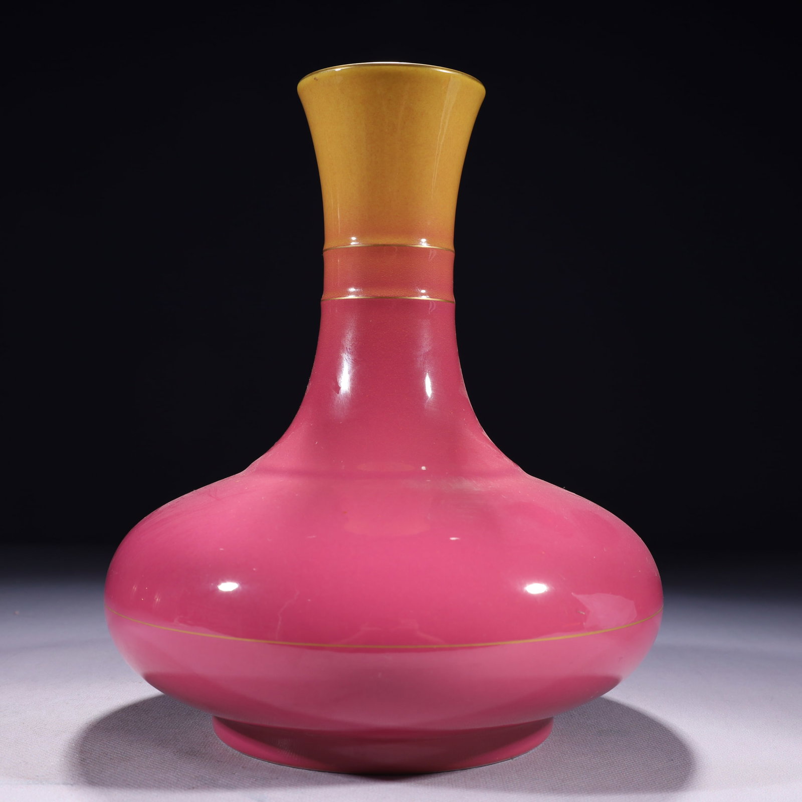An Exquisite Ruby Red-Glazed Vase - 7