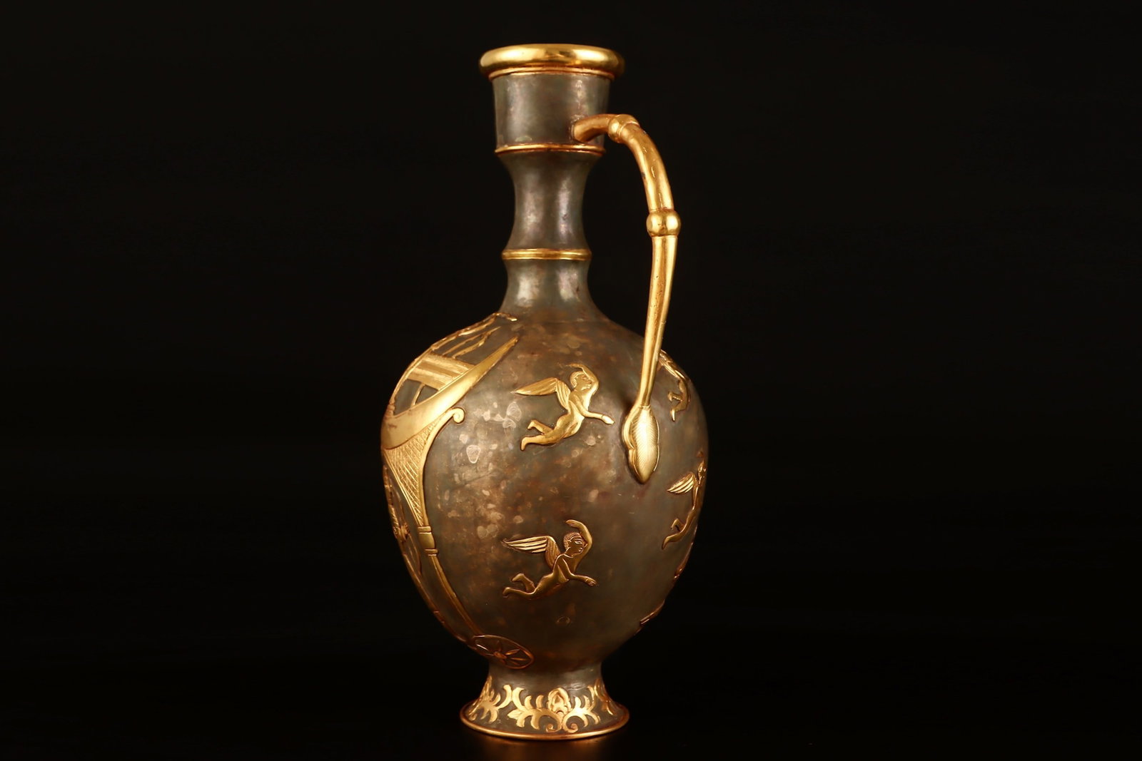 An Exquisite Gilt Figure Pattern Pot - 2