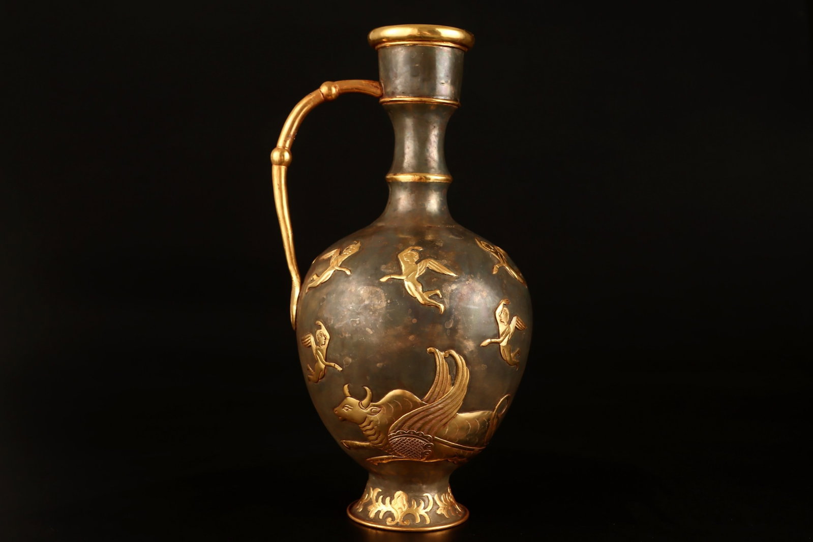 An Exquisite Gilt Figure Pattern Pot - 3