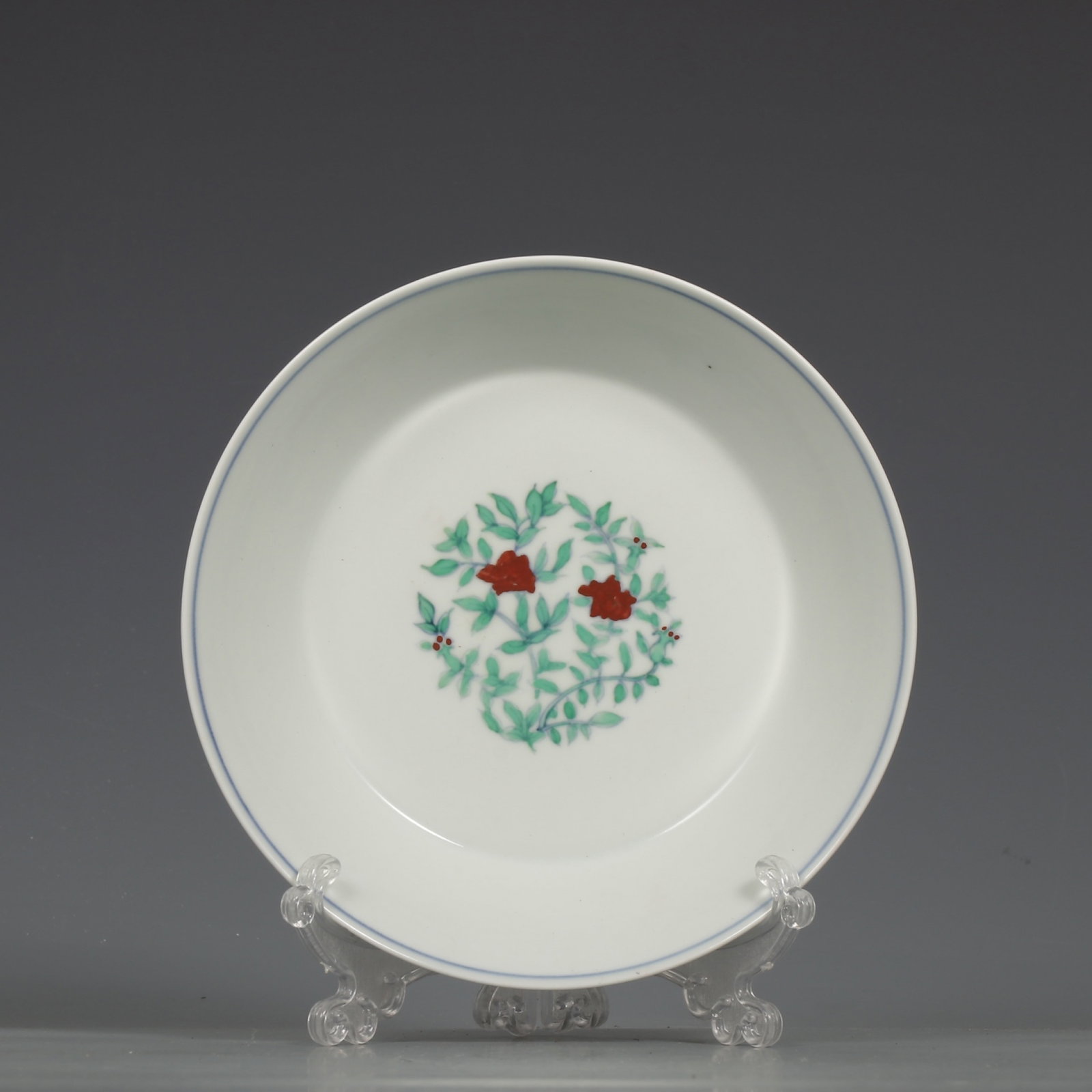 An Exquisite Doucai Flower Pattern Plate: An Exquisite Doucai Flower Pattern Plate,Ming Dynasty,China,Chenghua Six-character Mark,Size:1.8inx6.8in 斗彩花卉纹盘子,中国明代,û